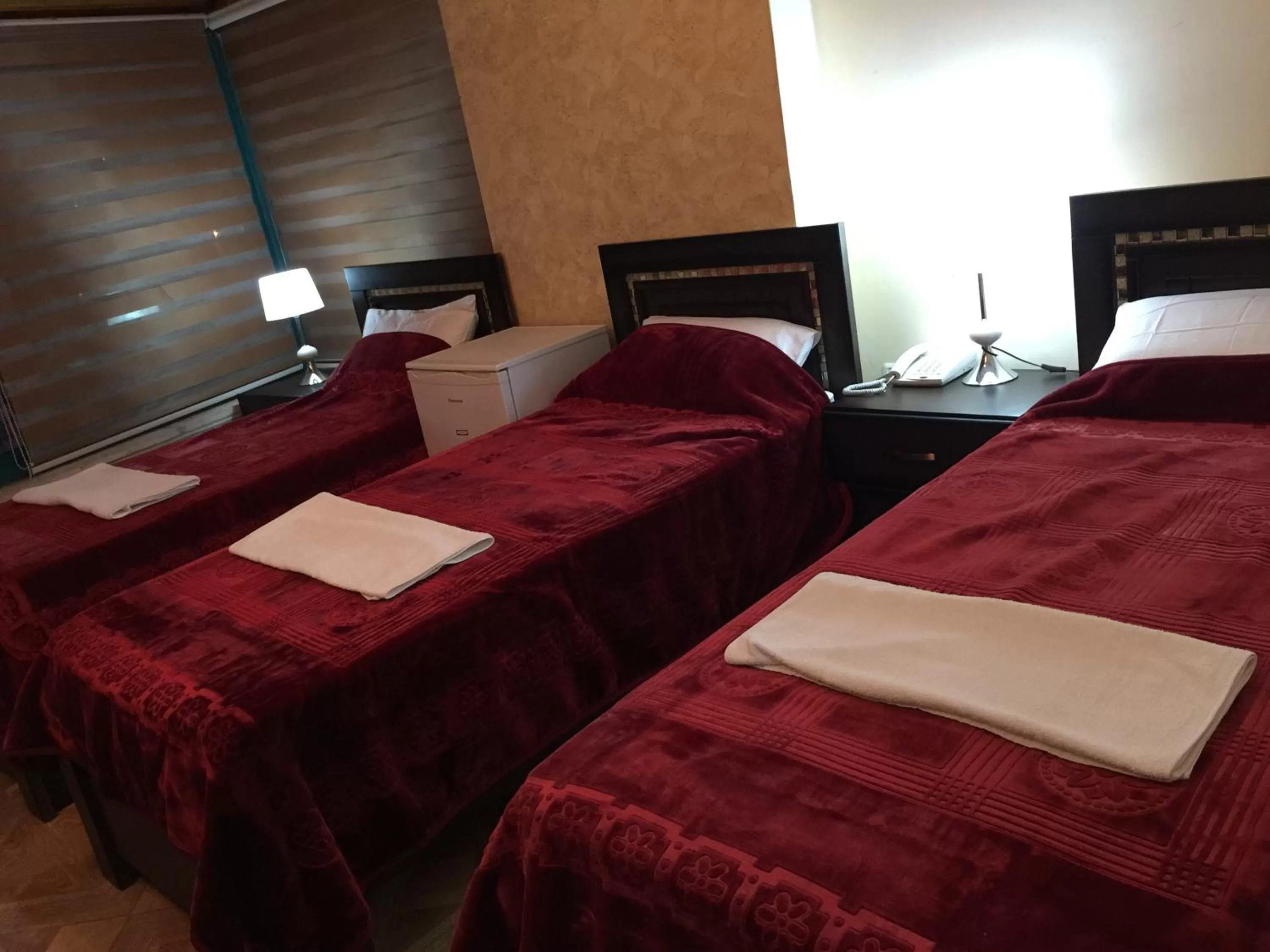 Restaurant/places to eat, Bed in Isra Hotel