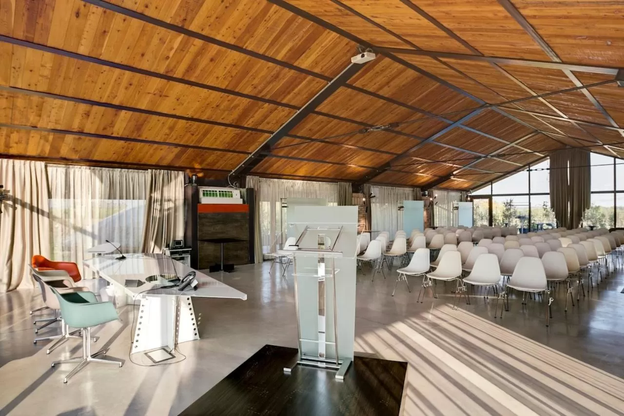 Business facilities in Il Tesoro Living Resort