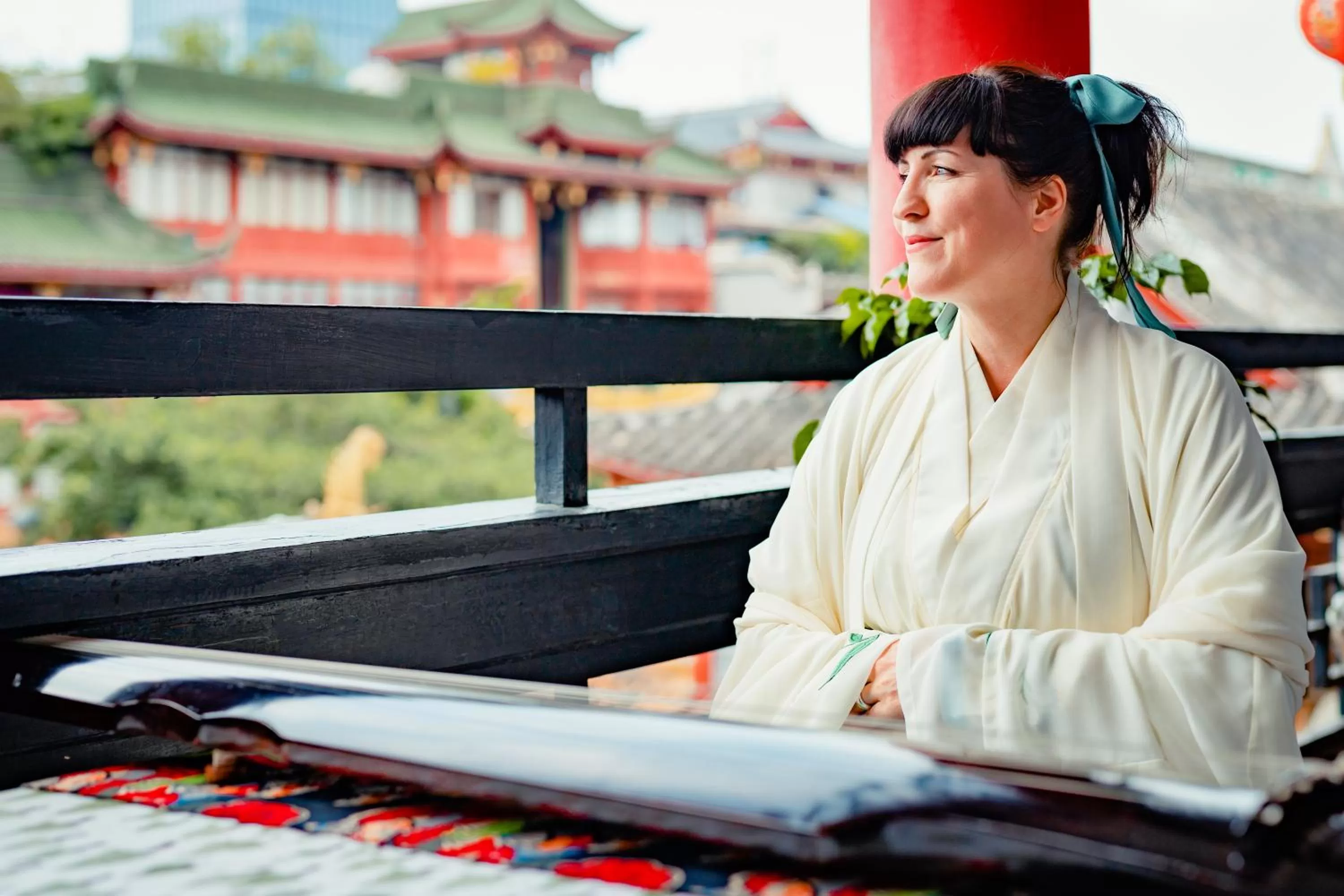 People in Wenjun Courtyard Hotel---3mins walk from Tonghuimen metro station ,next to People`s Park, fluent English service ,travel agency