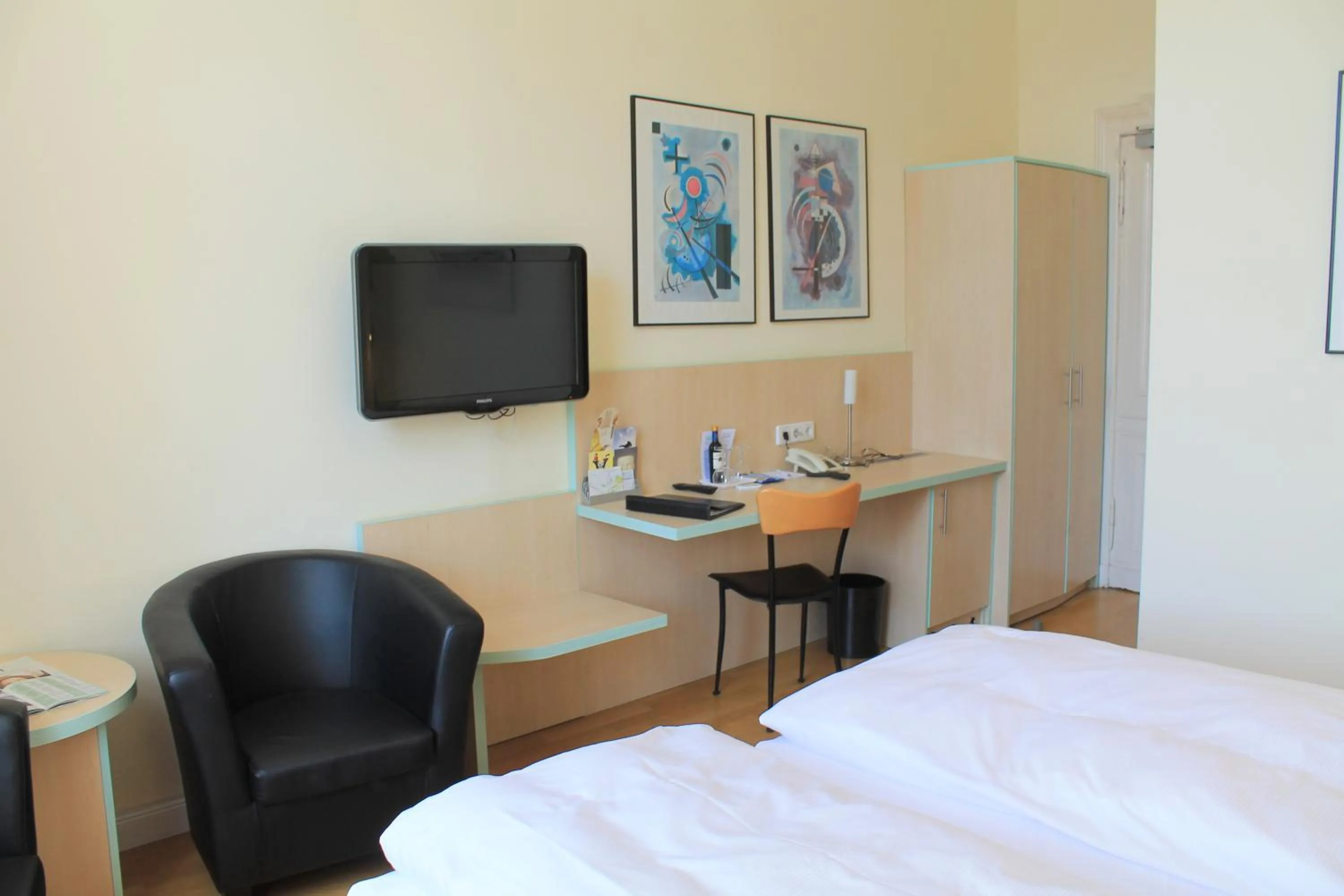 Photo of the whole room, Bed in Hotel Hansablick