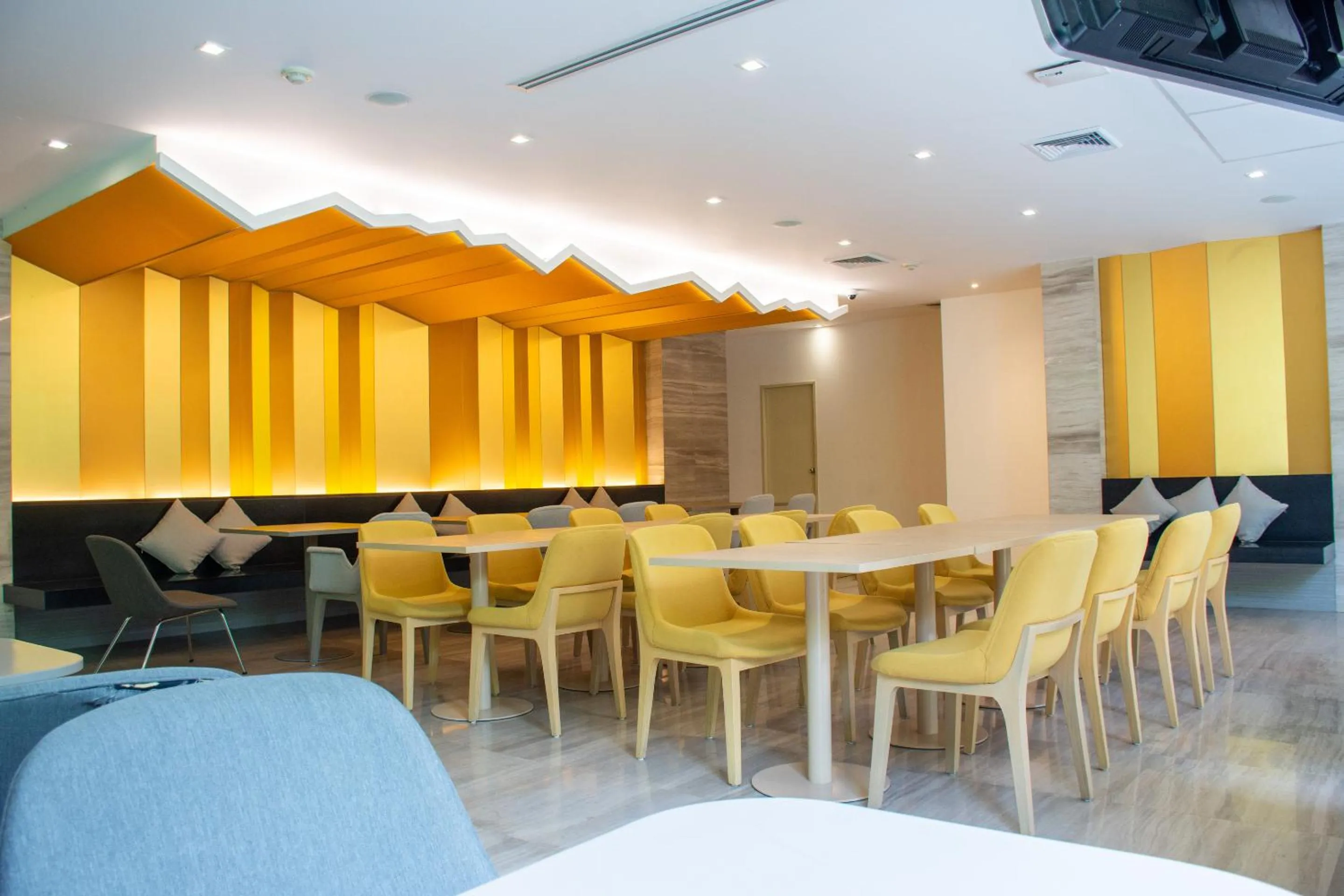 Restaurant/places to eat in Tango Vibrant Living Hotel - SHA Extra Plus