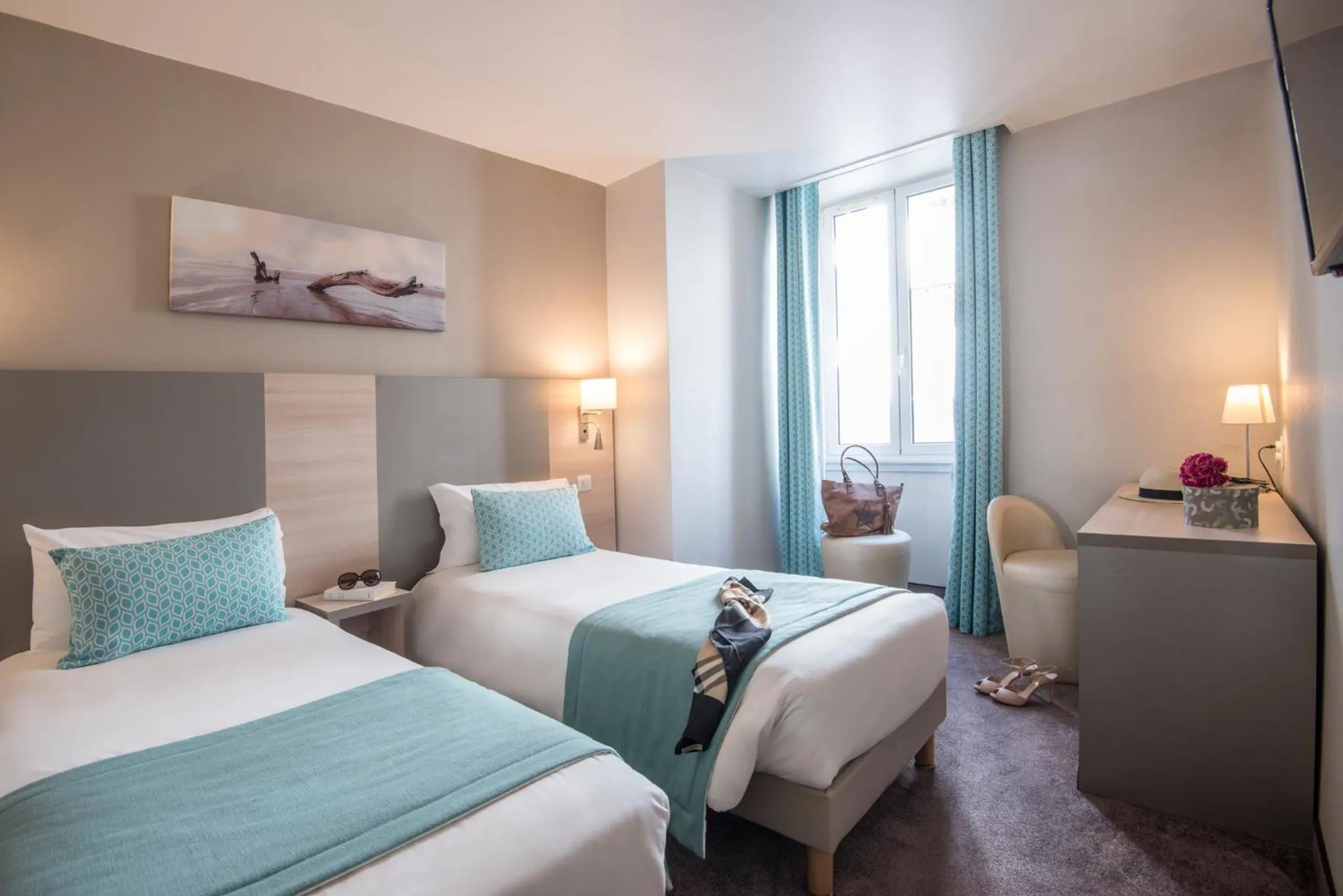 Photo of the whole room, Bed in Hotel Du Midi