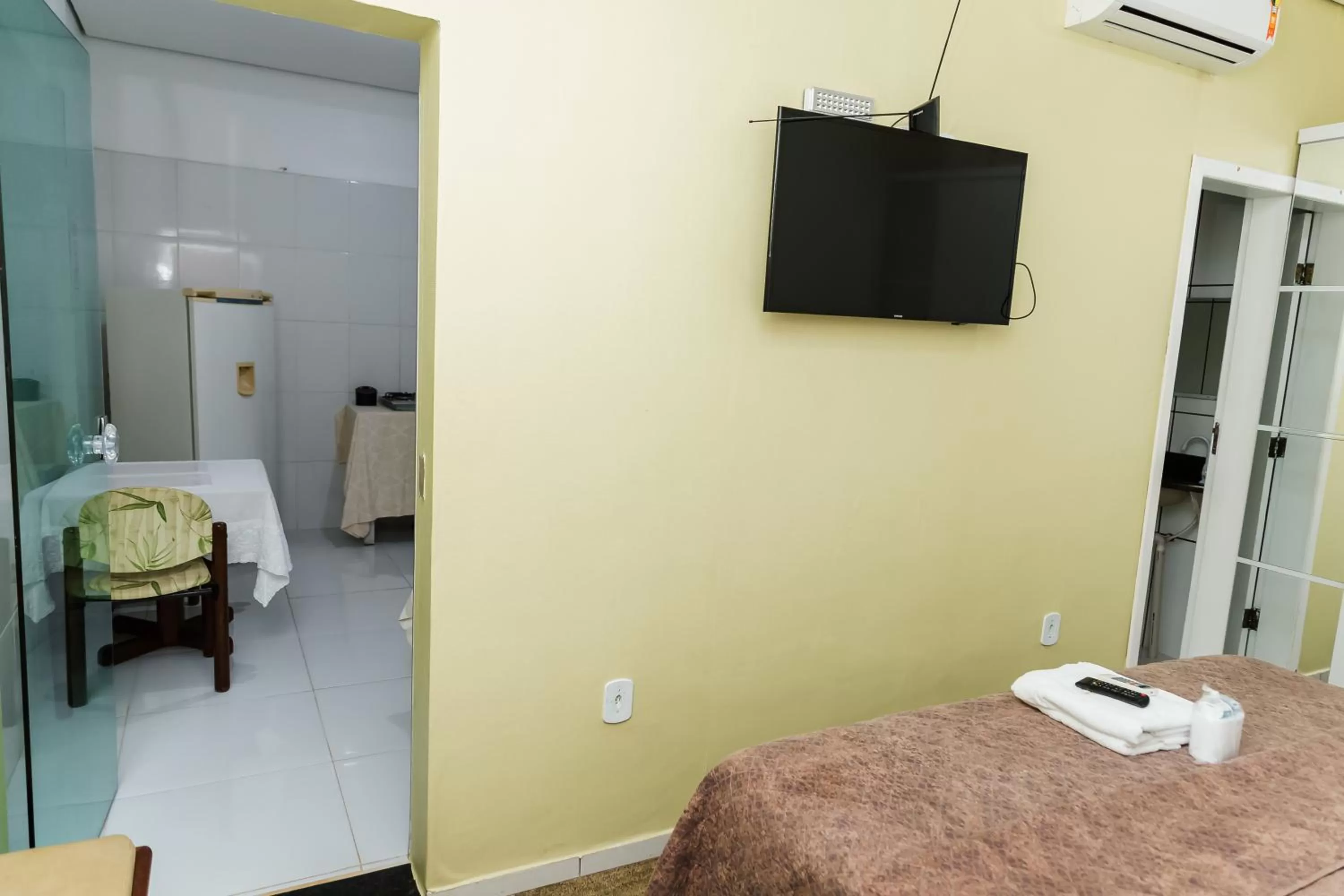 TV/Entertainment Center in ZANI APART HOTEL 520i