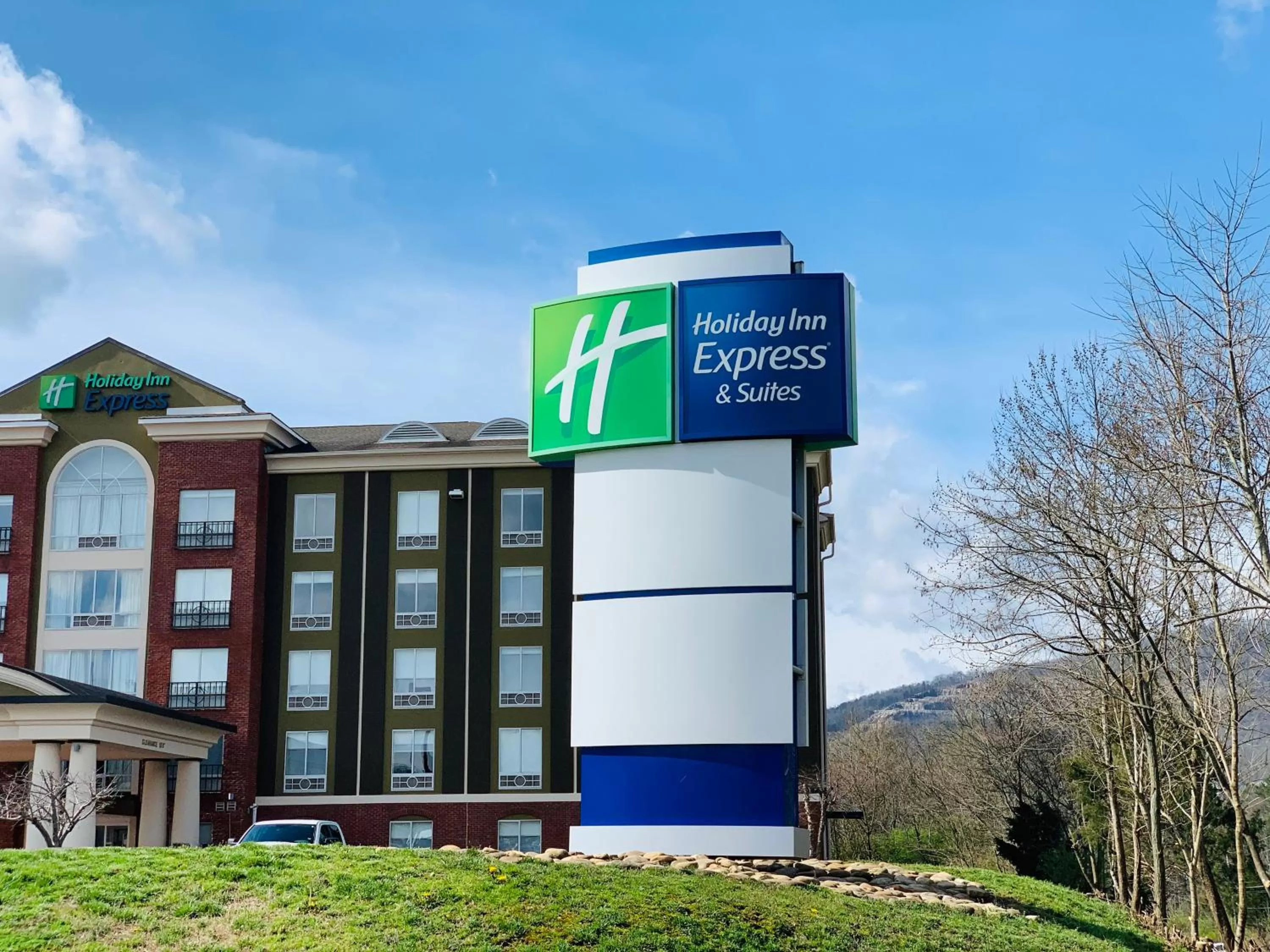 Property building in Holiday Inn Express Hotel & Suites Chattanooga-Lookout Mountain by IHG