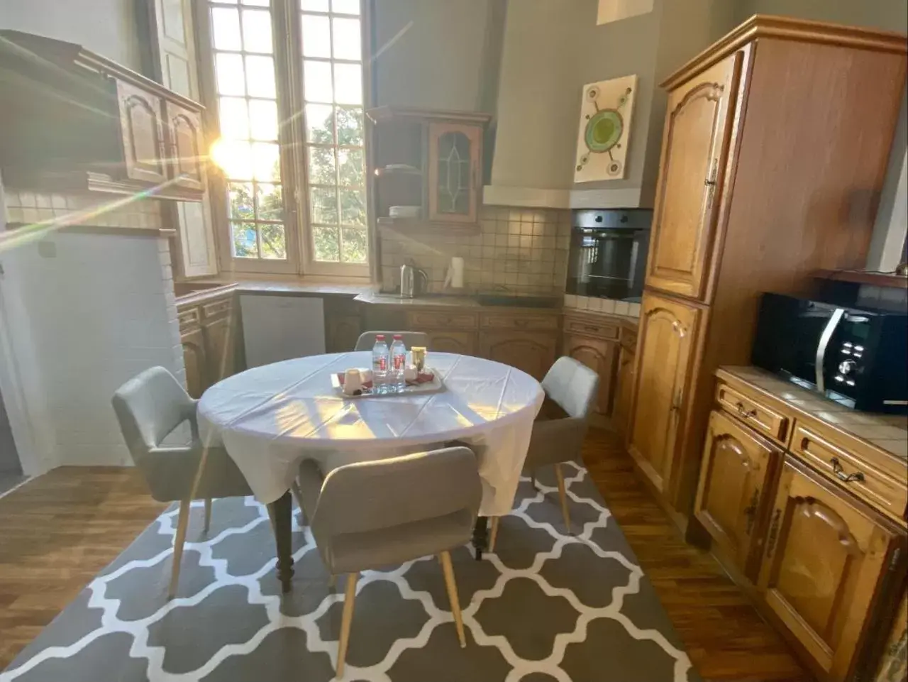 Apartment with Lake View in Hôtel Particulier CHÂTEAU DES MARAIS Proximité et vue sur le Lac de Grand lieu Apartment with Lake View in Hôtel Particulier CHÂTEAU DES MARAIS Proximité et vue sur le Lac de Grand lieu