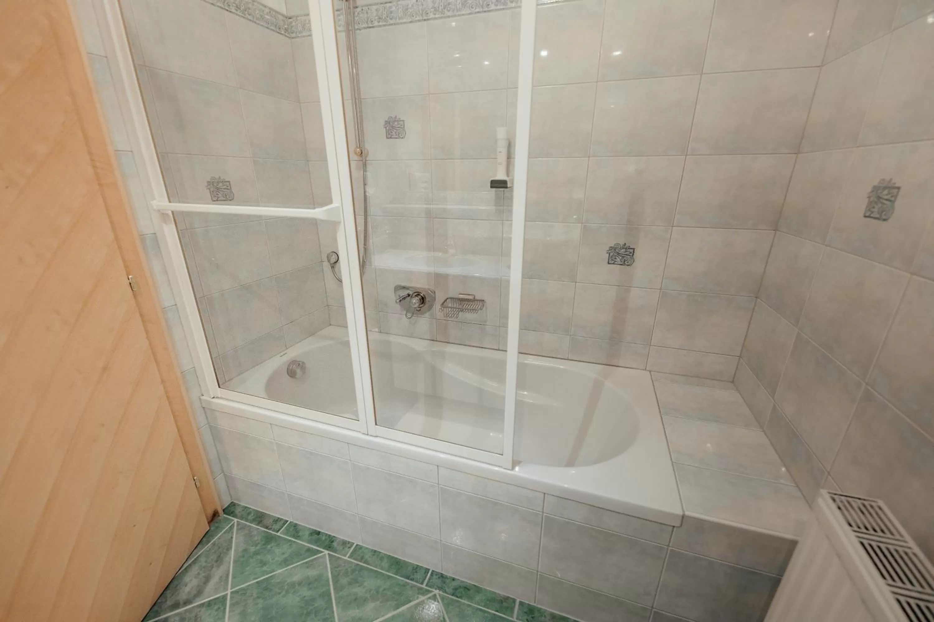 Bath in Dandler - Zimmer und Ferienwohnungen