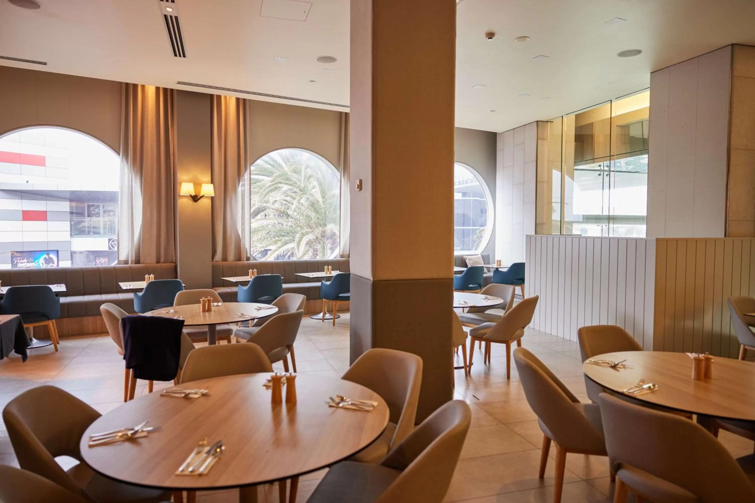 Restaurant/places to eat in Hilton Surfers Paradise Hotel & Residences