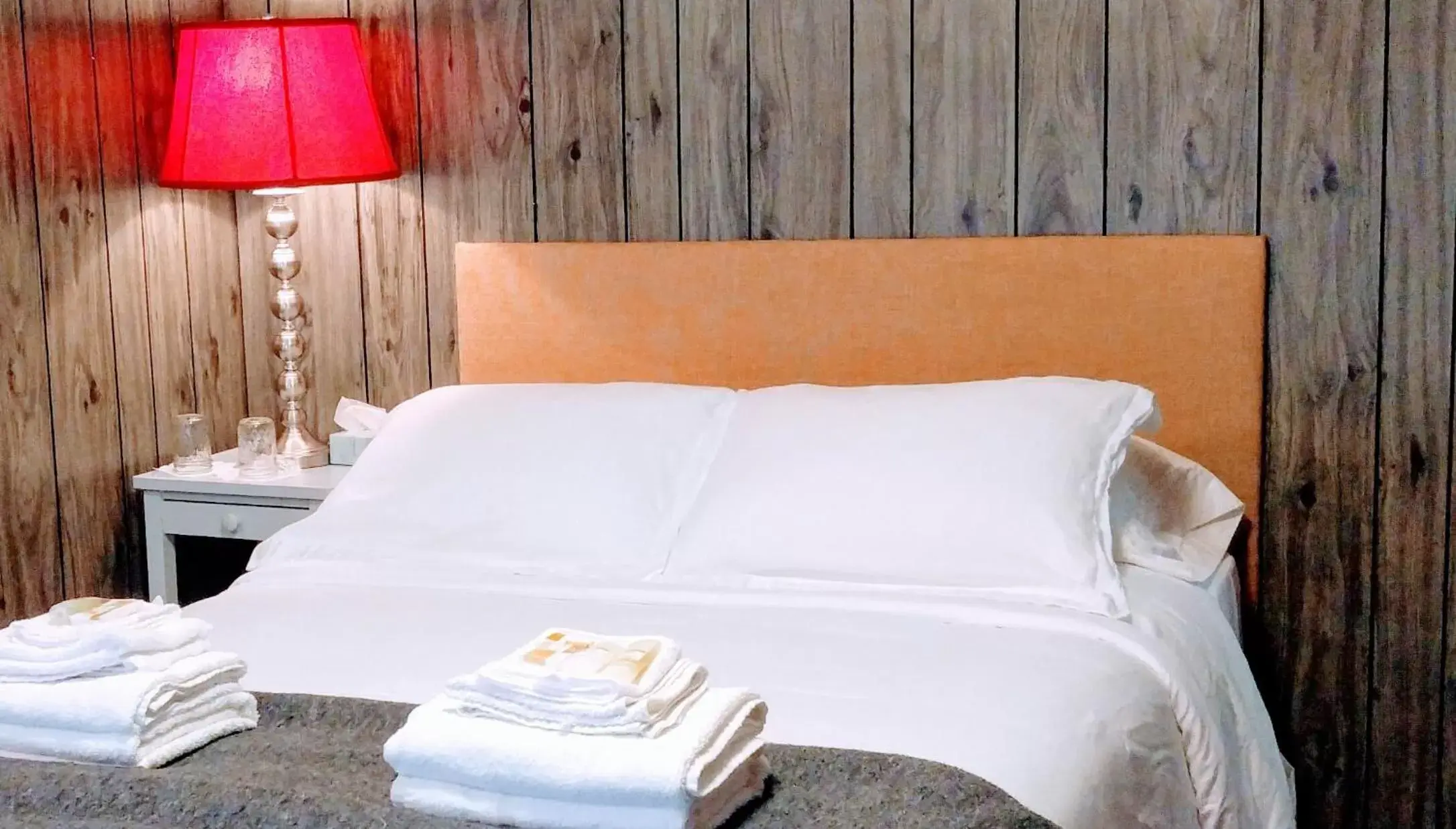 Double Room with One Double Bed in Pine Hill Arms Hotel Double Room with One Double Bed in Pine Hill Arms Hotel