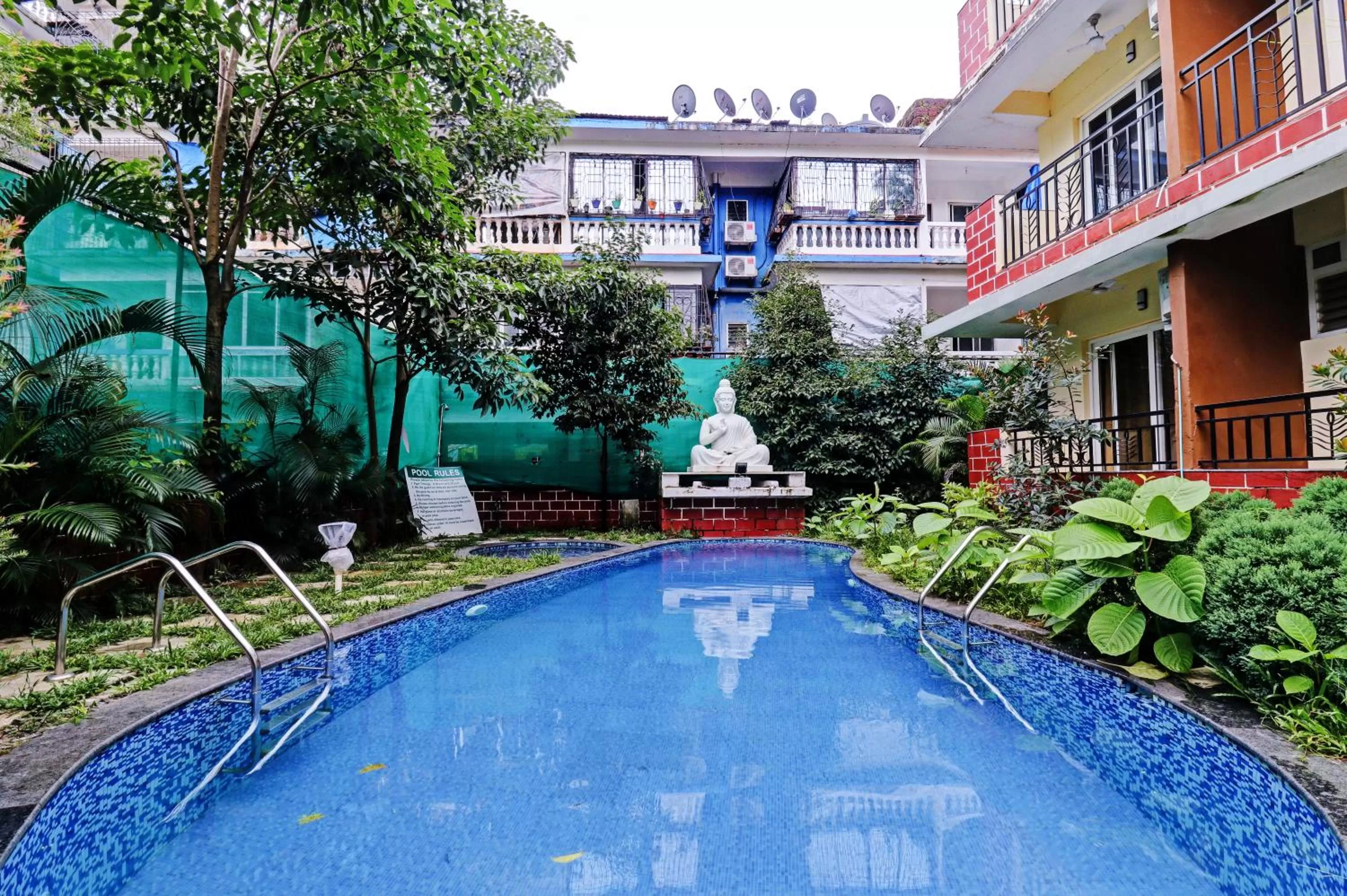 Garden, Swimming Pool in Mariners Bay Suites