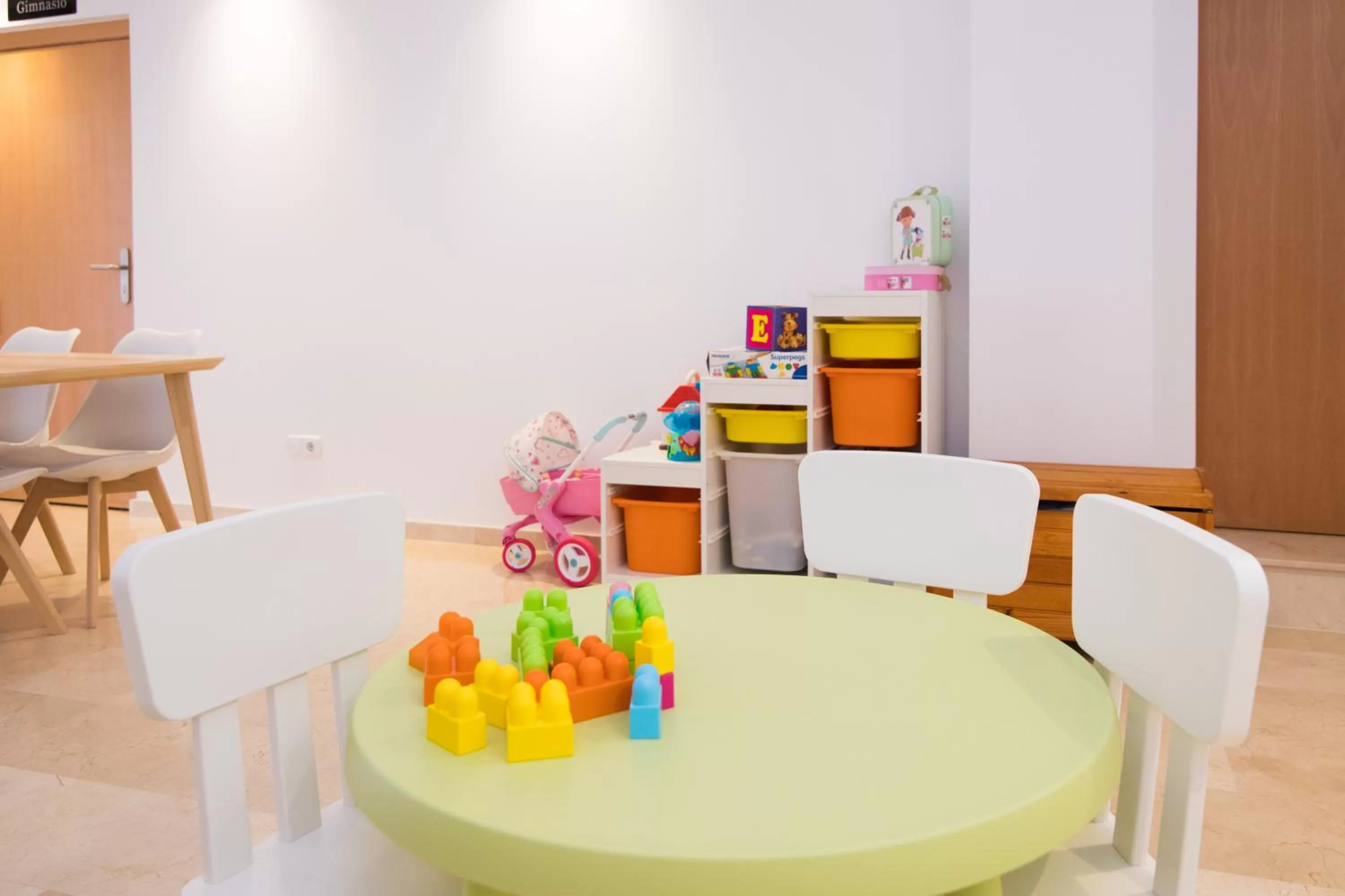 Communal lounge/ TV room in Hotel Abelay