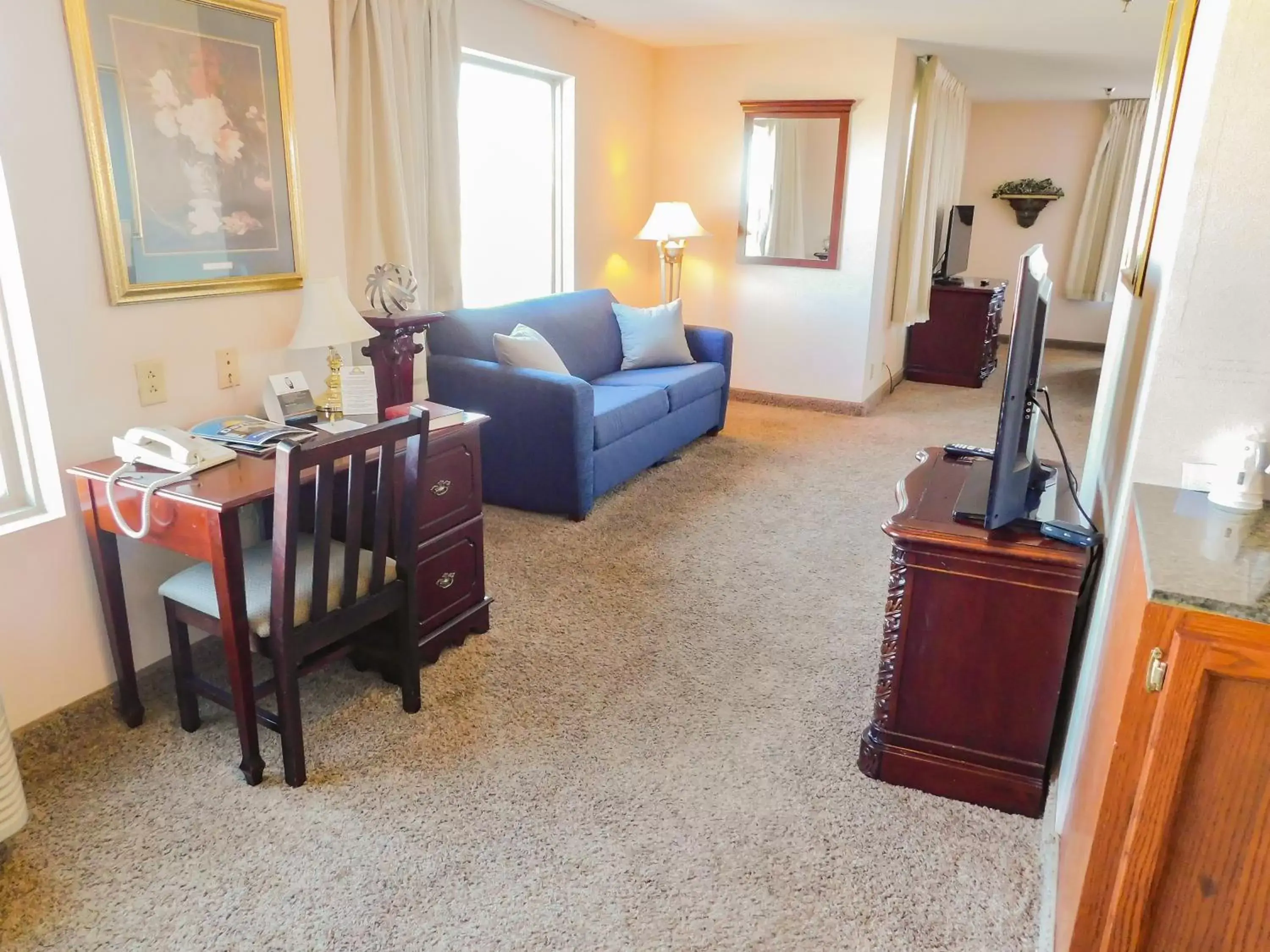 Superior King Suite - Non-Smoking in Days Inn & Suites by Wyndham Pocahontas Superior King Suite - Non-Smoking in Days Inn & Suites by Wyndham Pocahontas