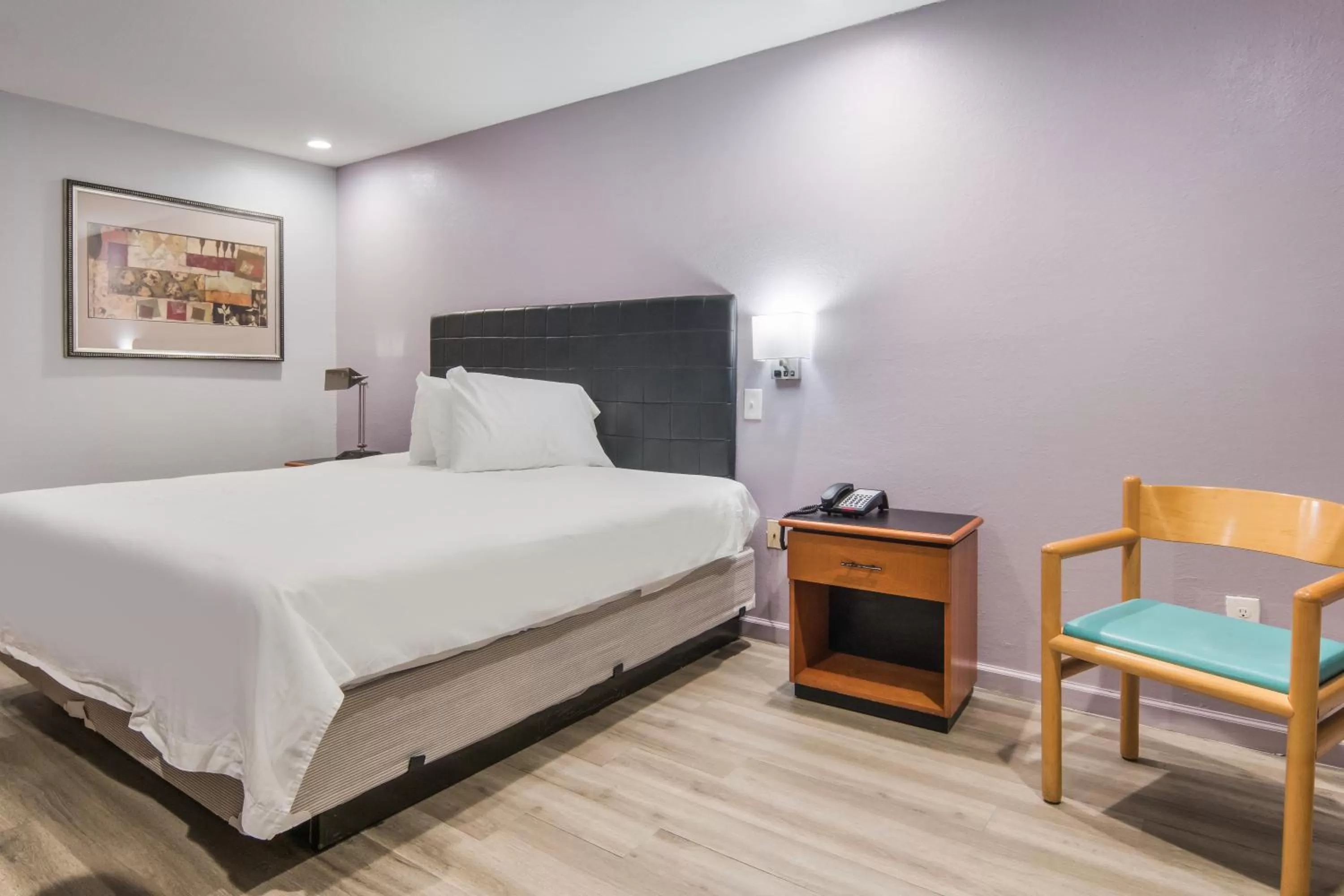 Bed in Knights Inn North Richland Hills