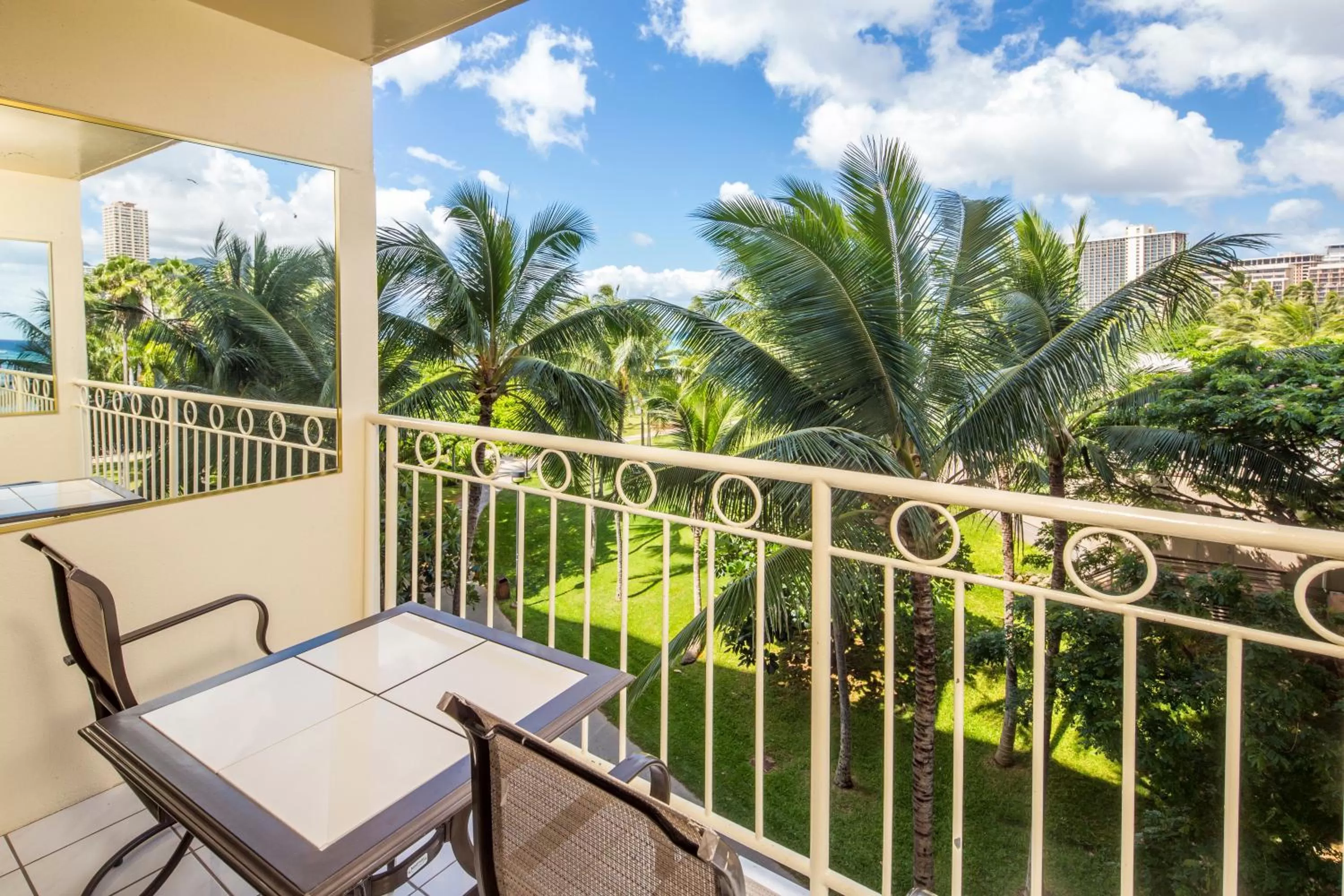 Balcony/Terrace in Castle Waikīkī Shore