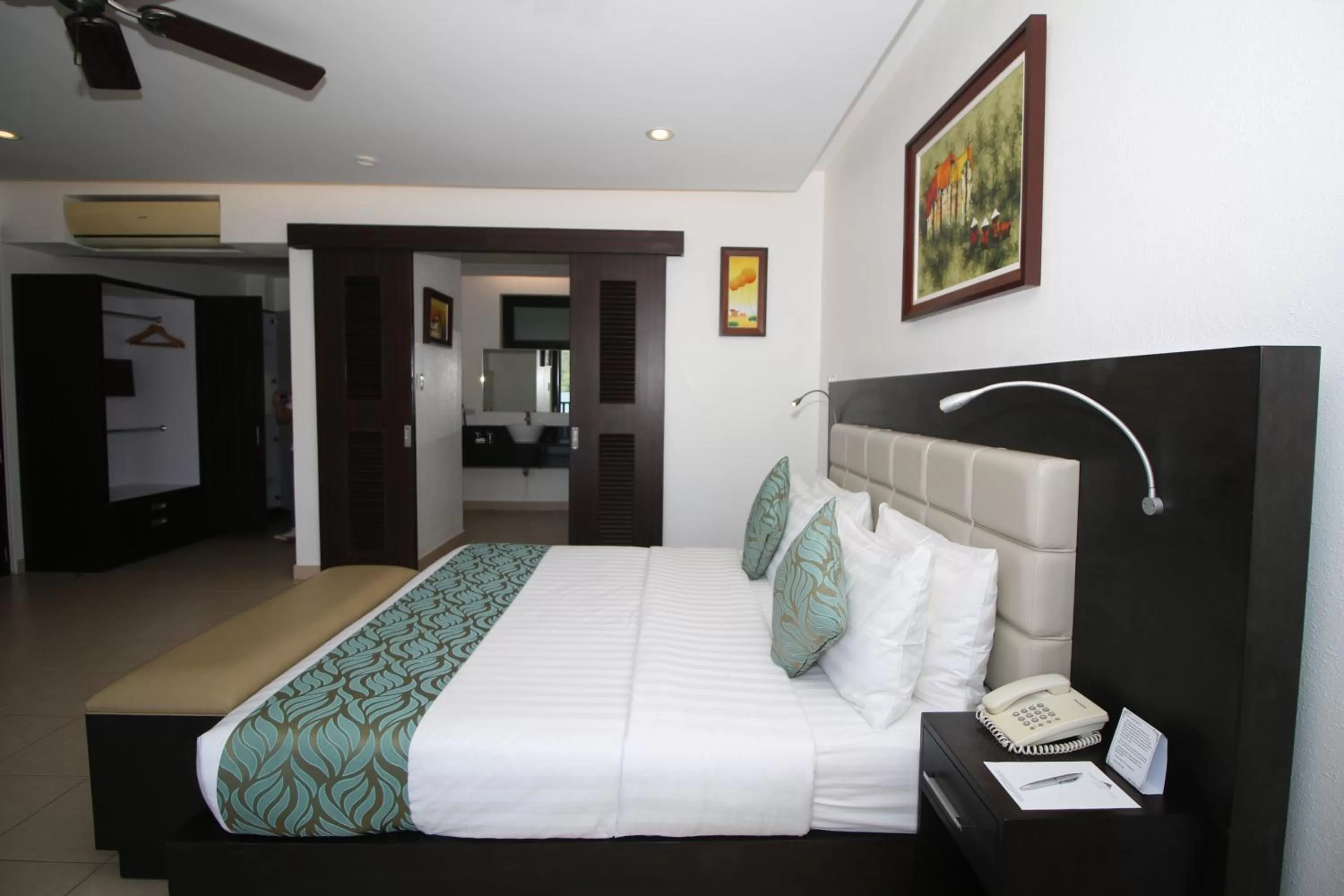 Bed in Busuanga Bay Lodge