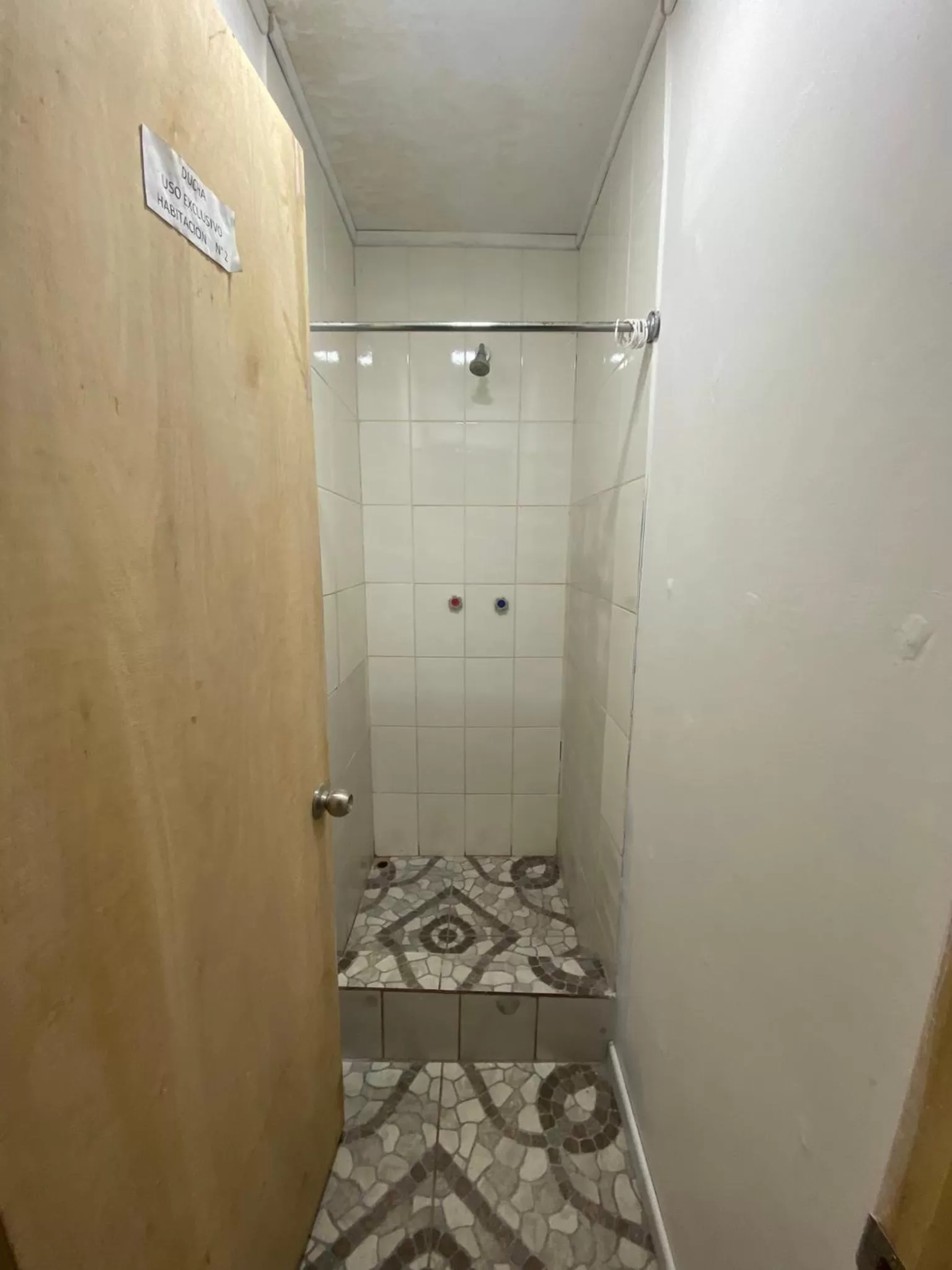 Bathroom in World's End Hostal