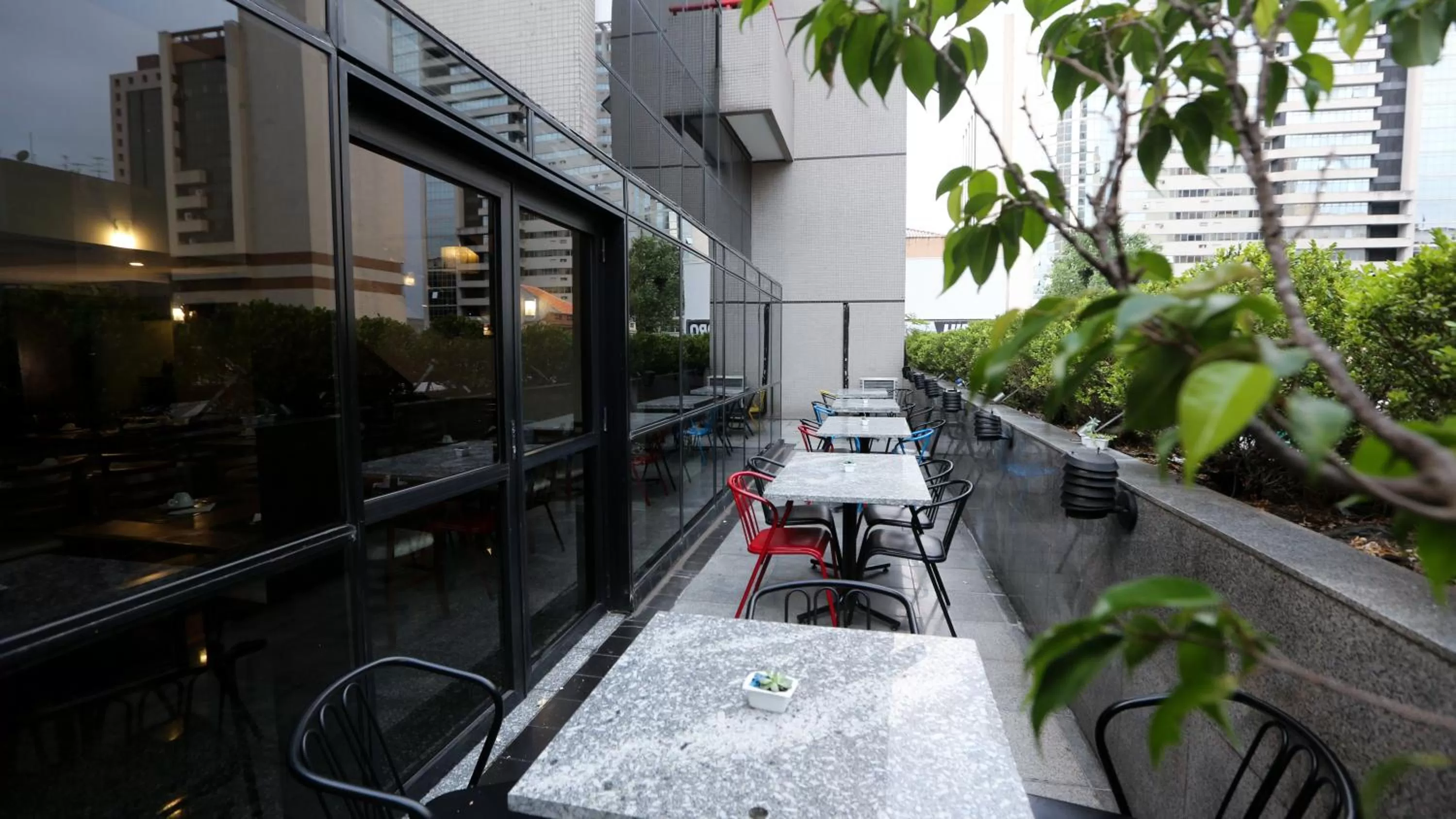 Balcony/Terrace in Bristol Metropolitan Curitiba Centro