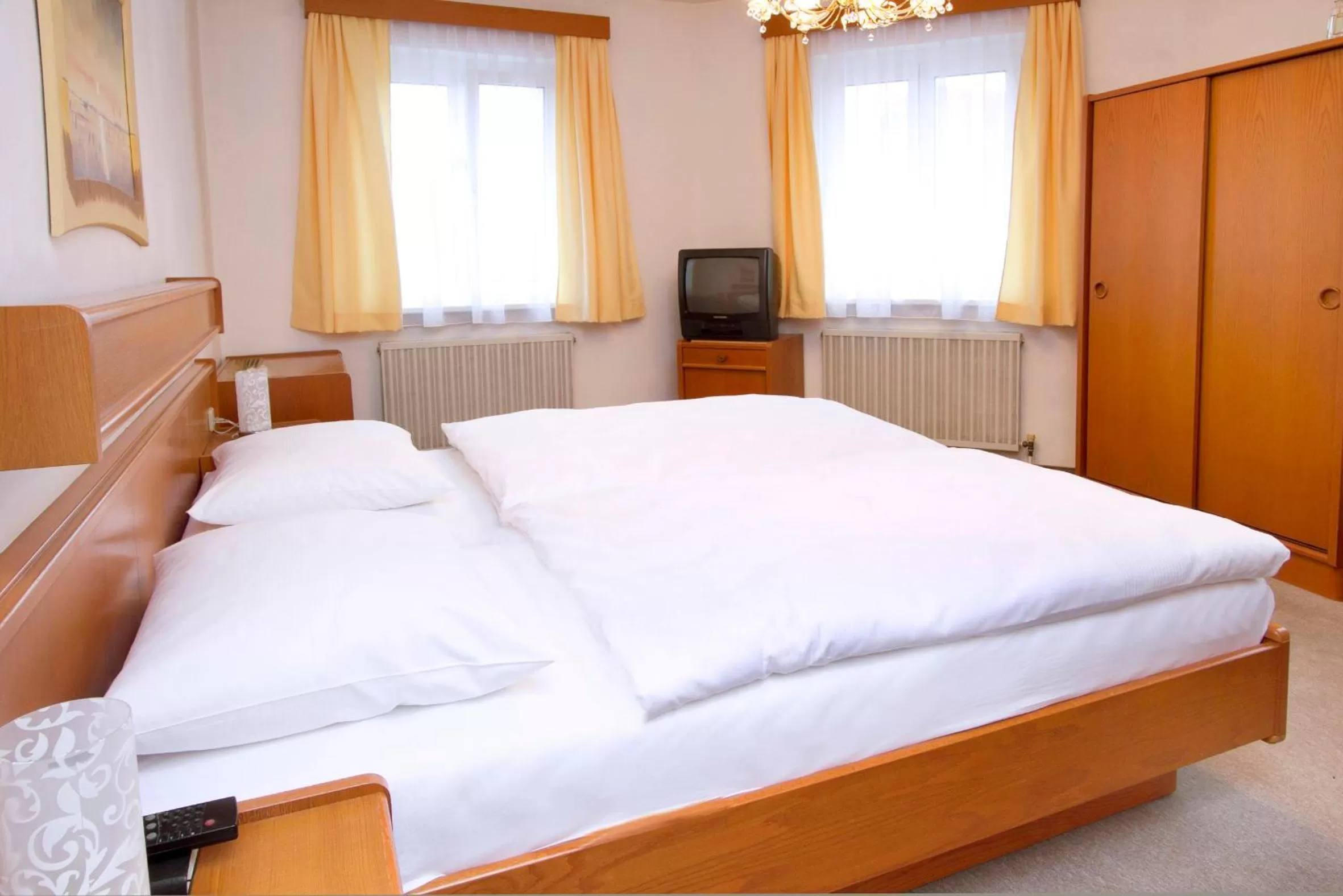 Bed in Hotel zur Sonne