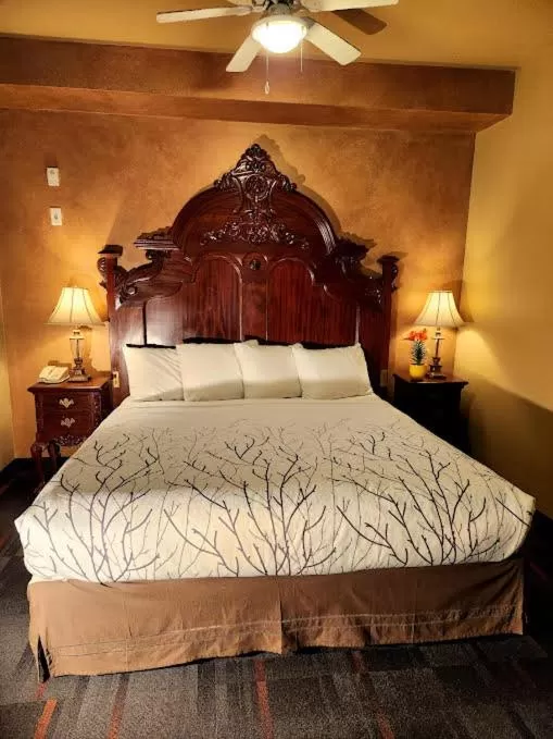 Bed in Rundle Mountain Lodge