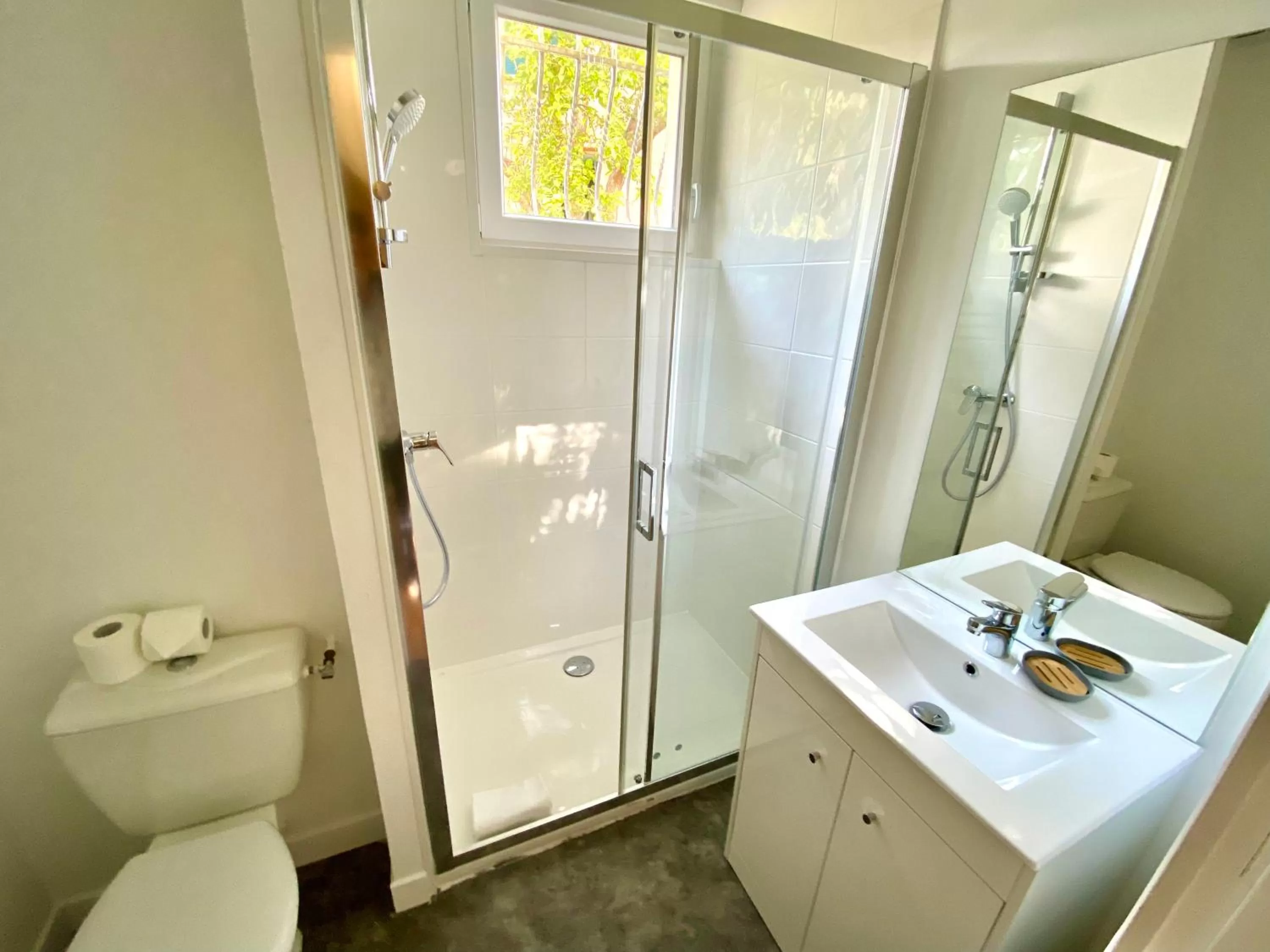 Toilet in Bienvenue chez vous, Déplacement Pro