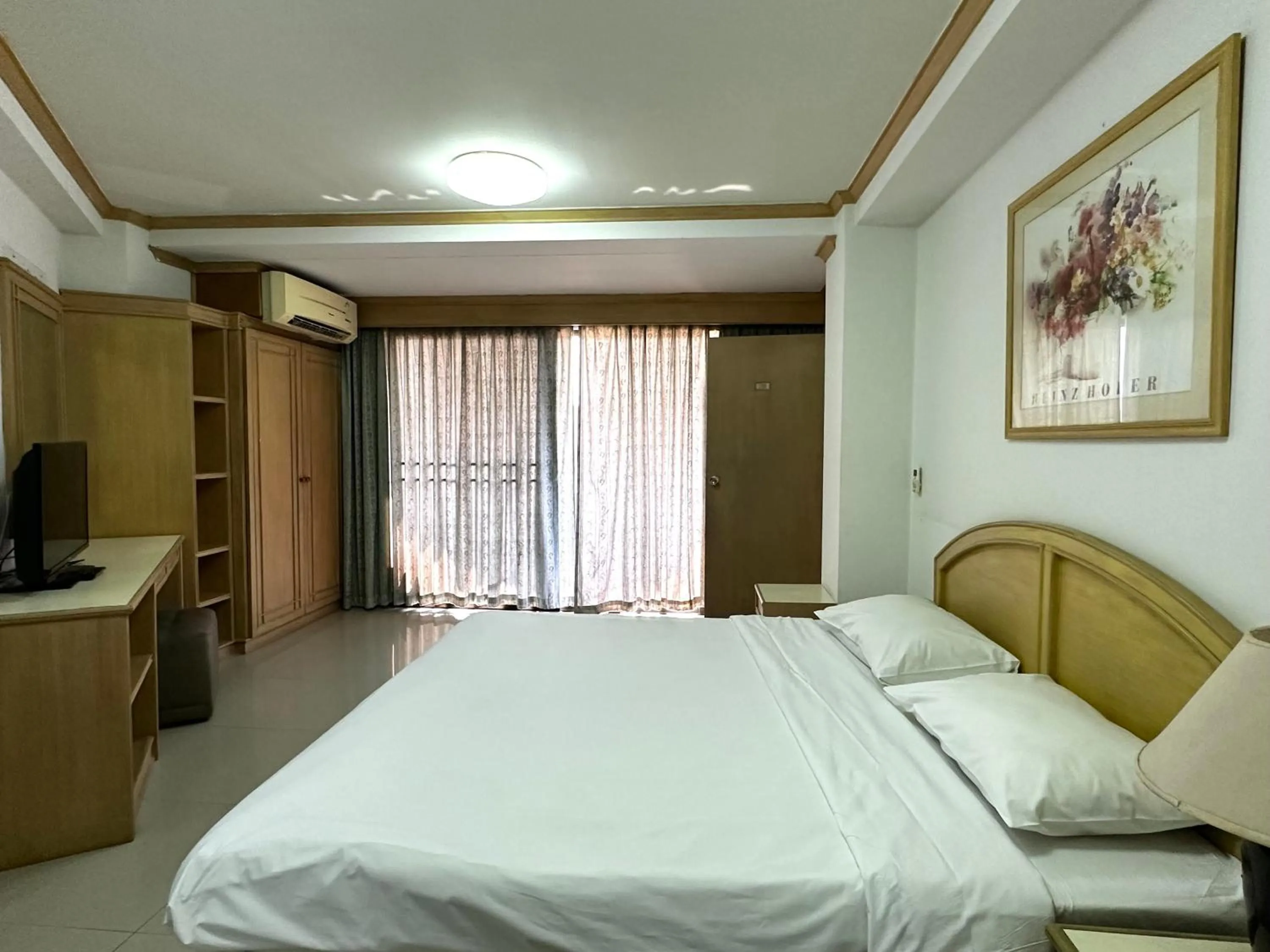 Bed in Garden Paradise