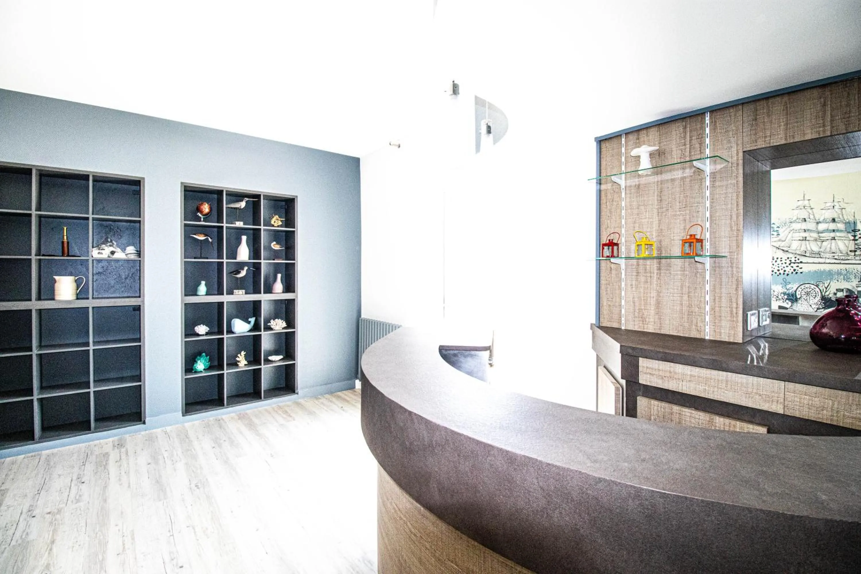 Lounge or bar in Best Western Hôtel Le Bellevue Quiberon