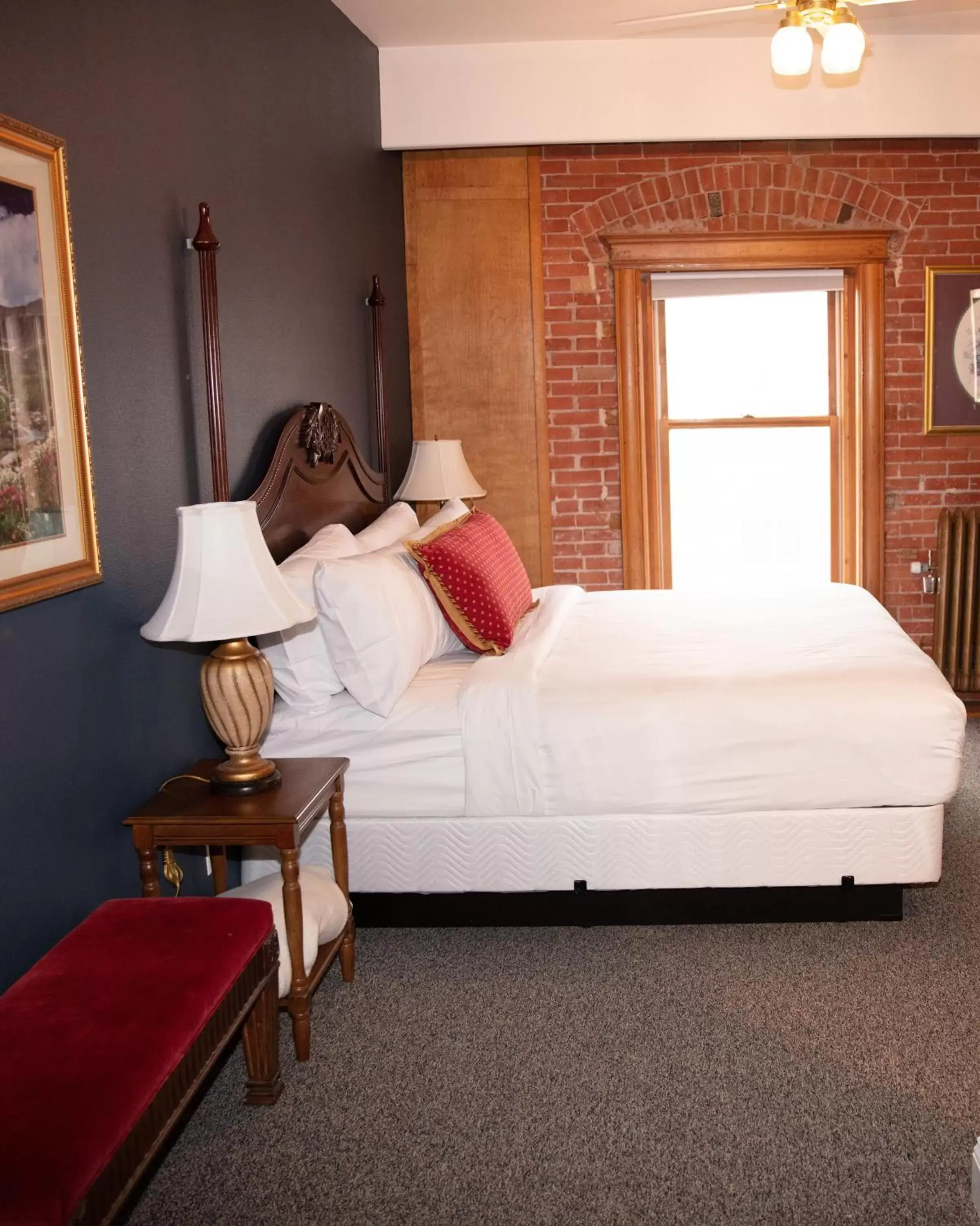 Standard King Room in The Victor Hotel Standard King Room in The Victor Hotel