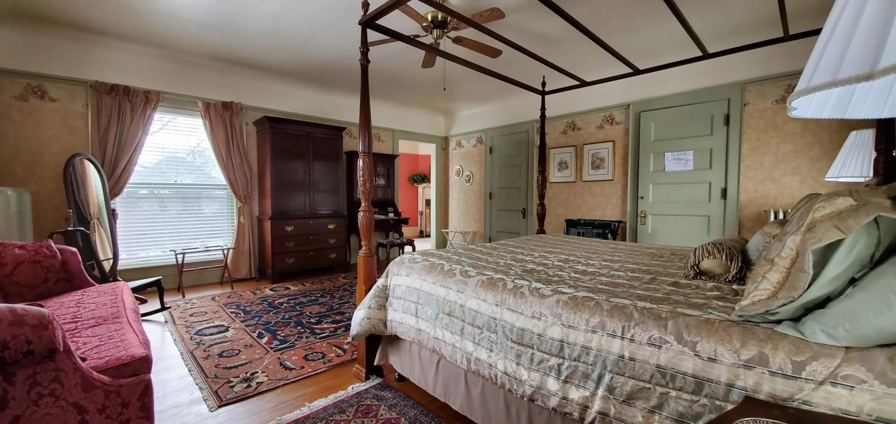 Photo of the whole room, Bed in Saravilla Bed & Breakfast