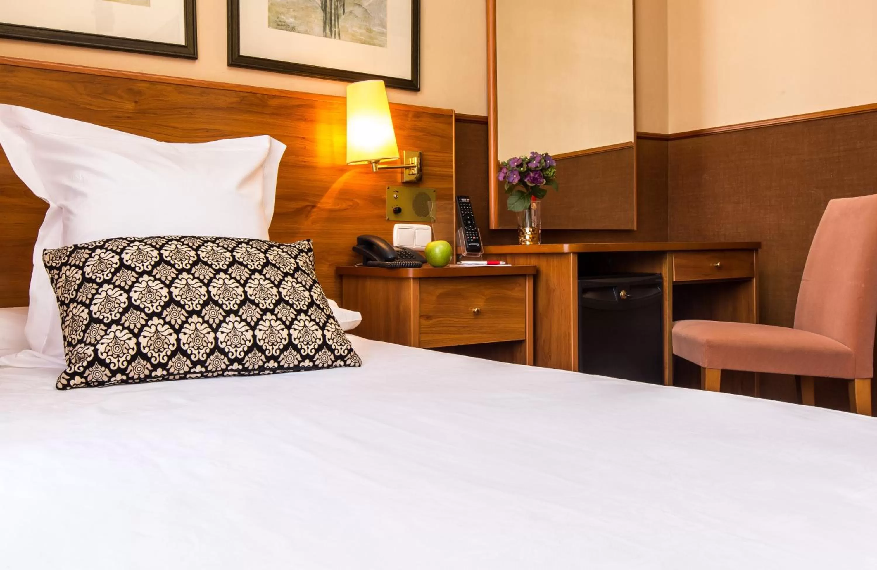 Photo of the whole room in Leonardo Hotel Granada