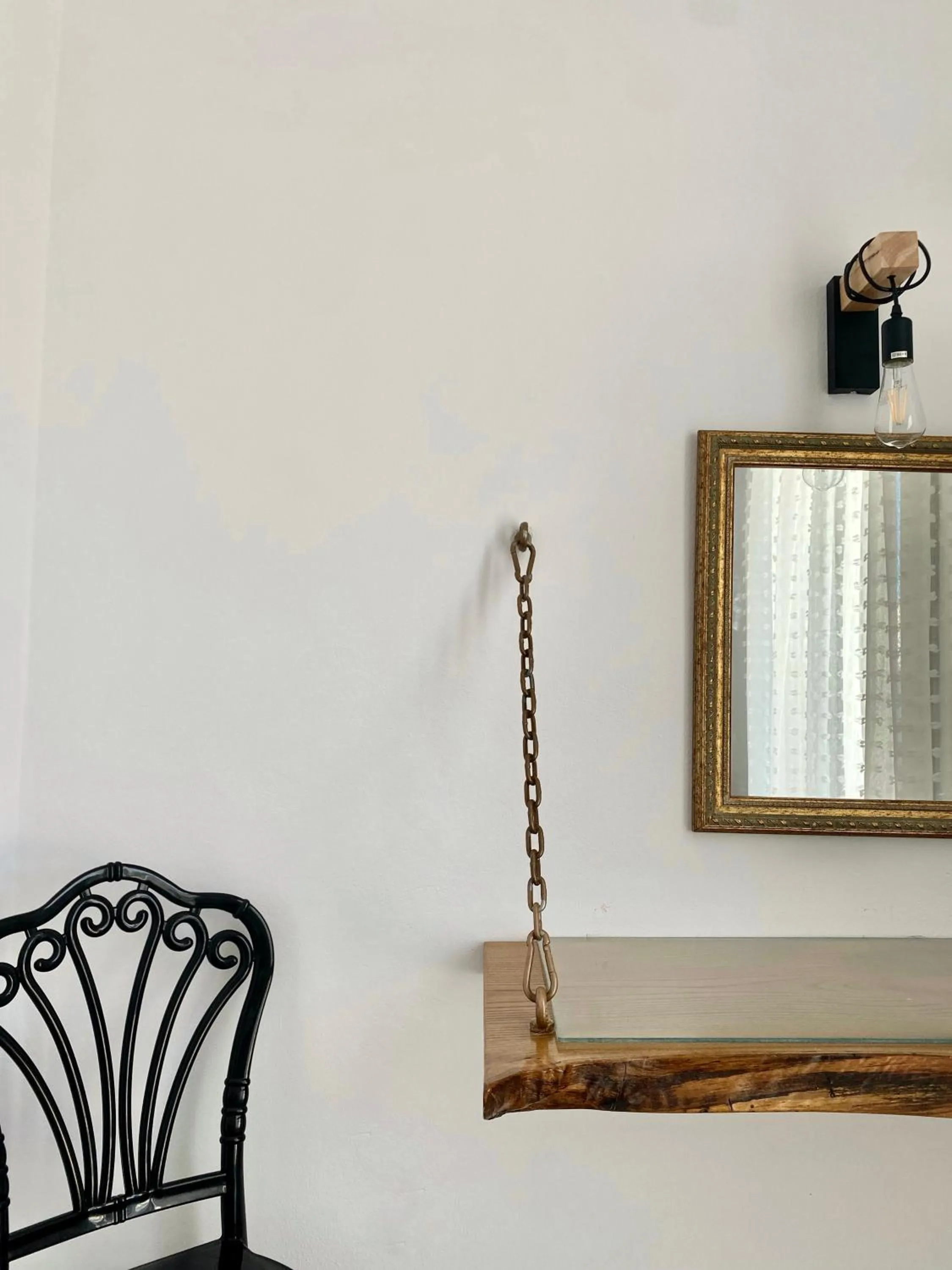 Decorative detail in Fikas Hotel