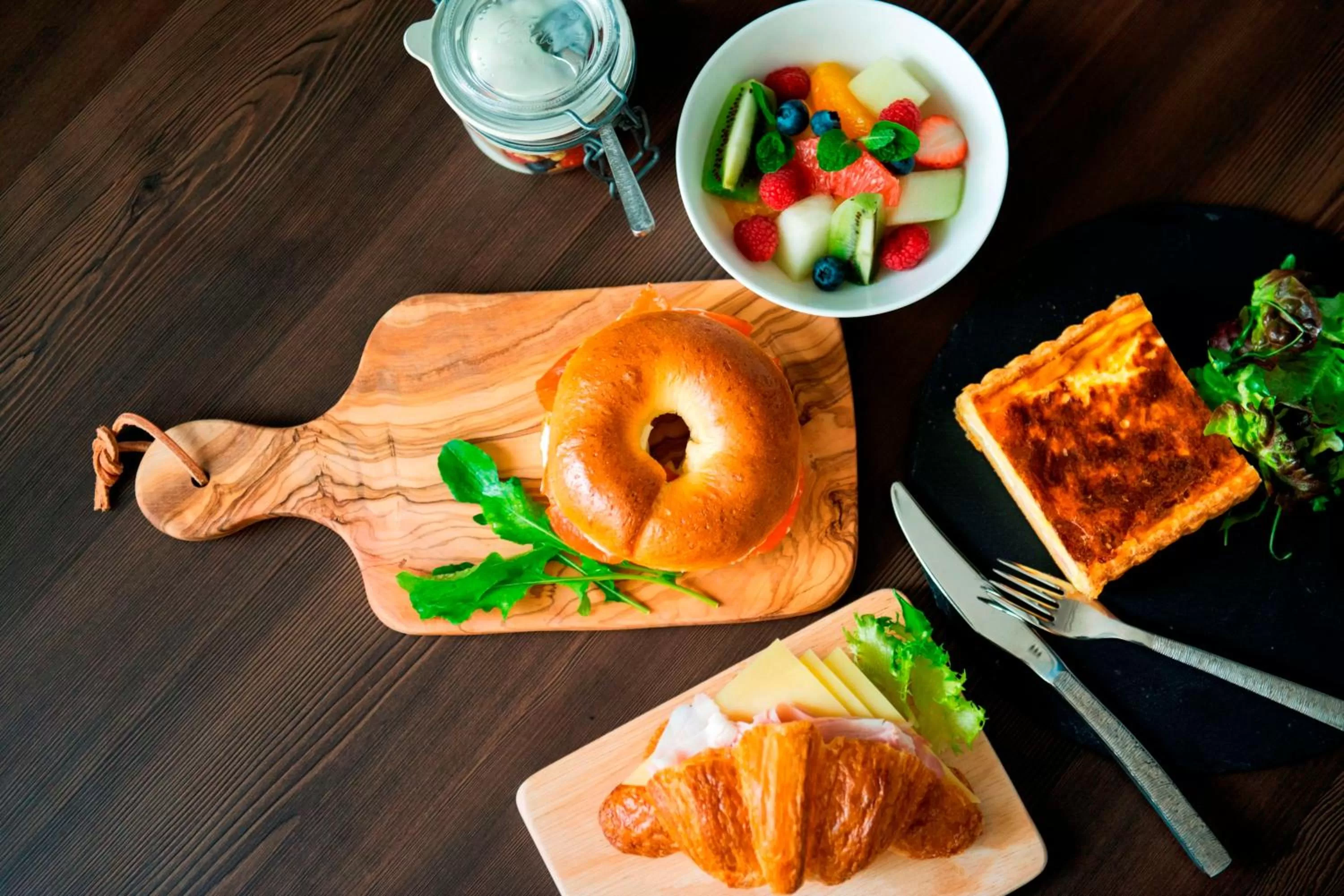 Restaurant/places to eat in Hilton Osaka Hotel