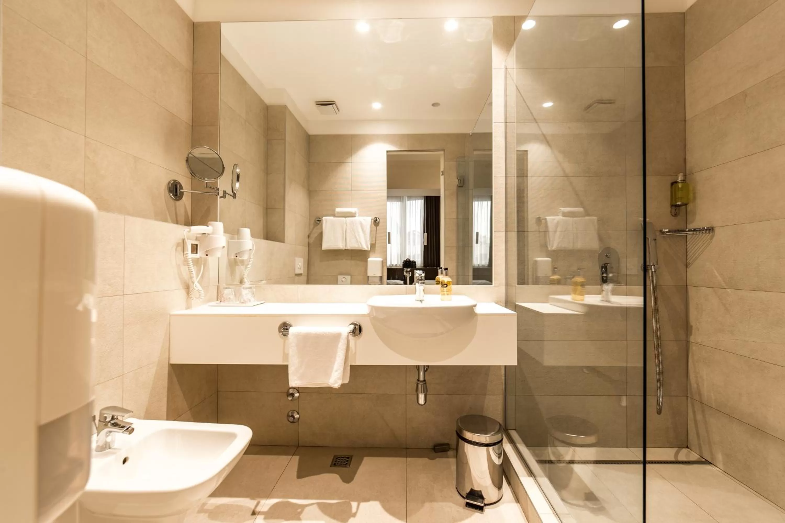 Bathroom in Belgrade Inn Garni Hotel