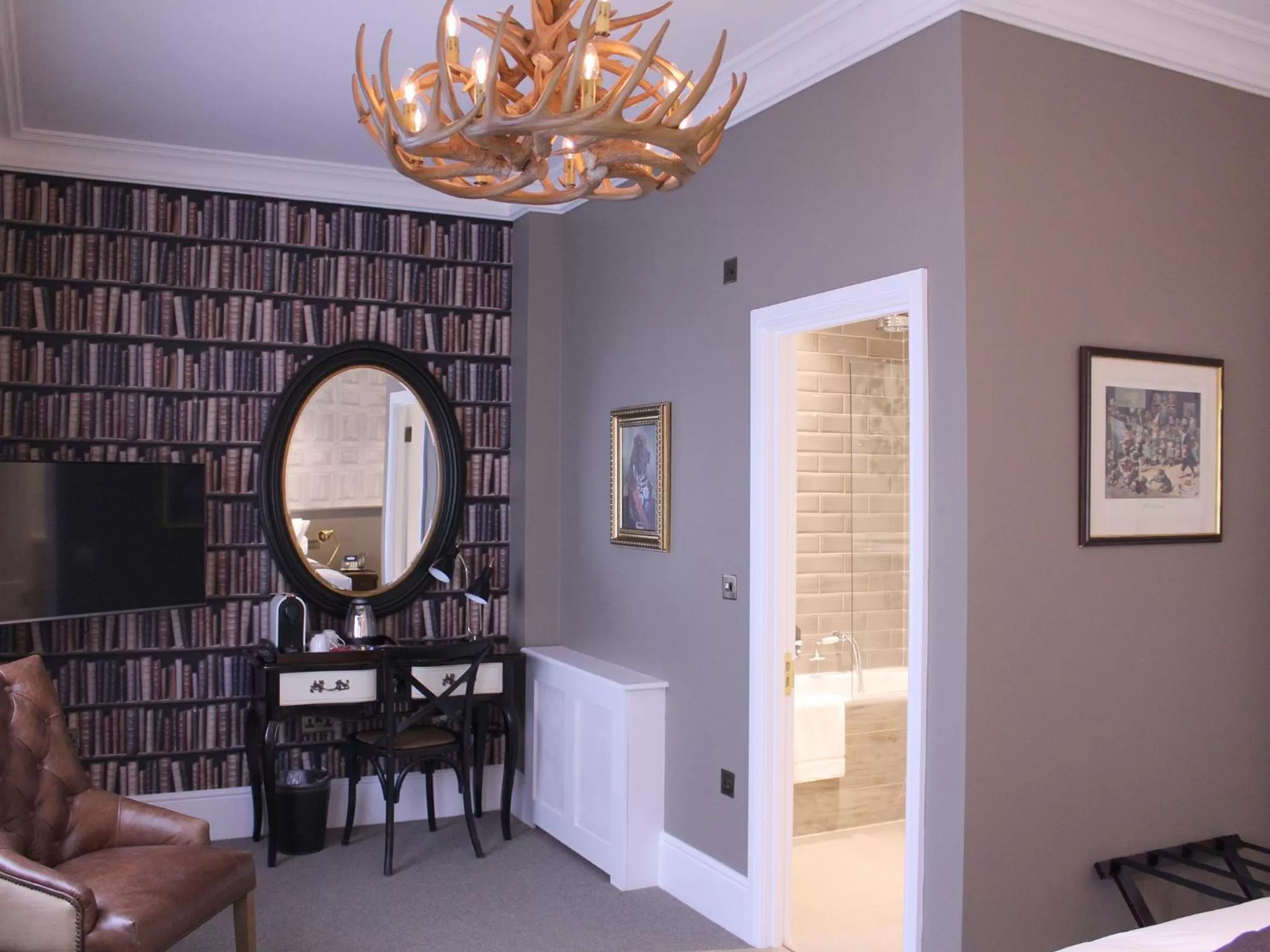 Photo of the whole room in The One Tun Pub & Rooms