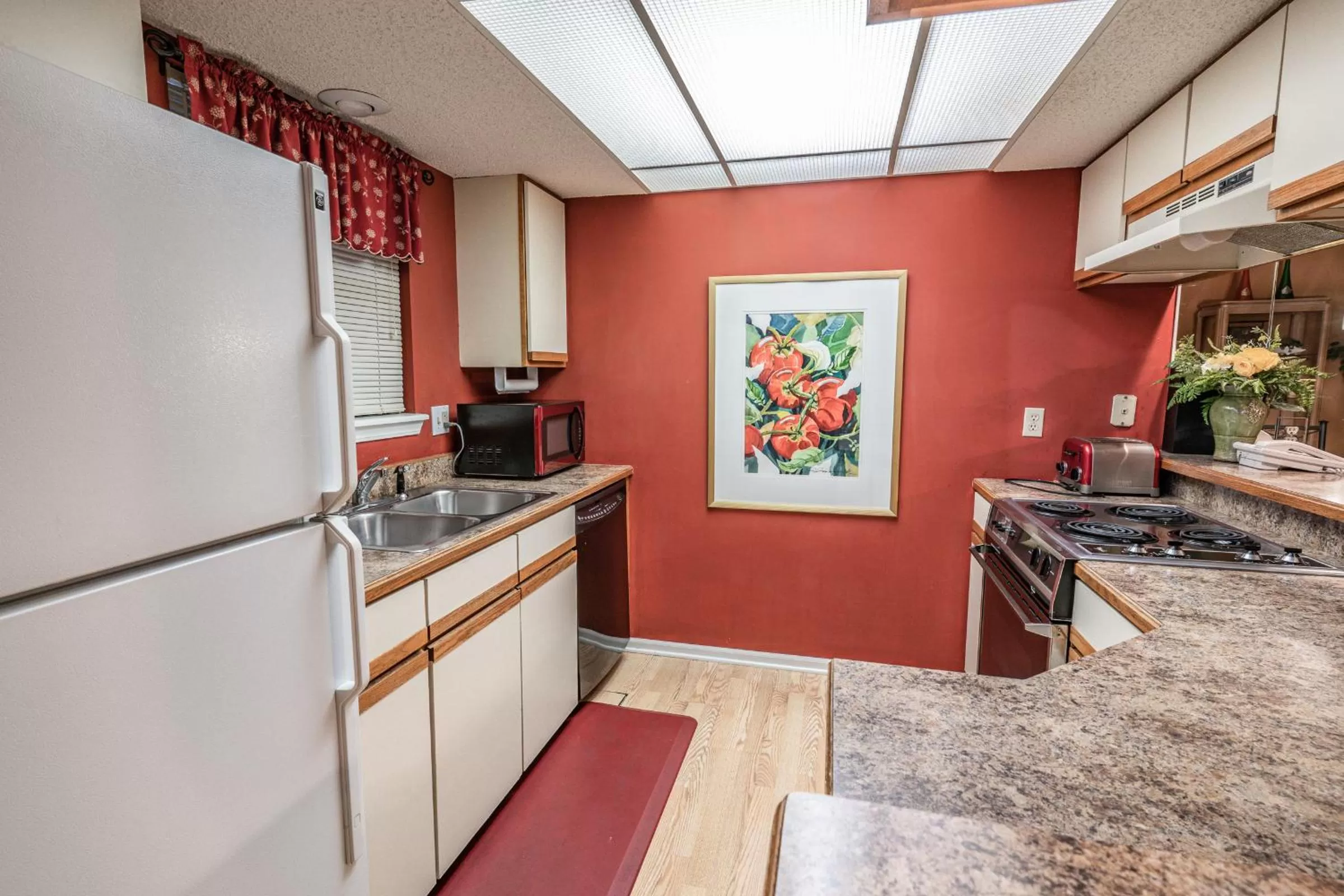 Kitchen or kitchenette in Pointe Royale Golf Resort