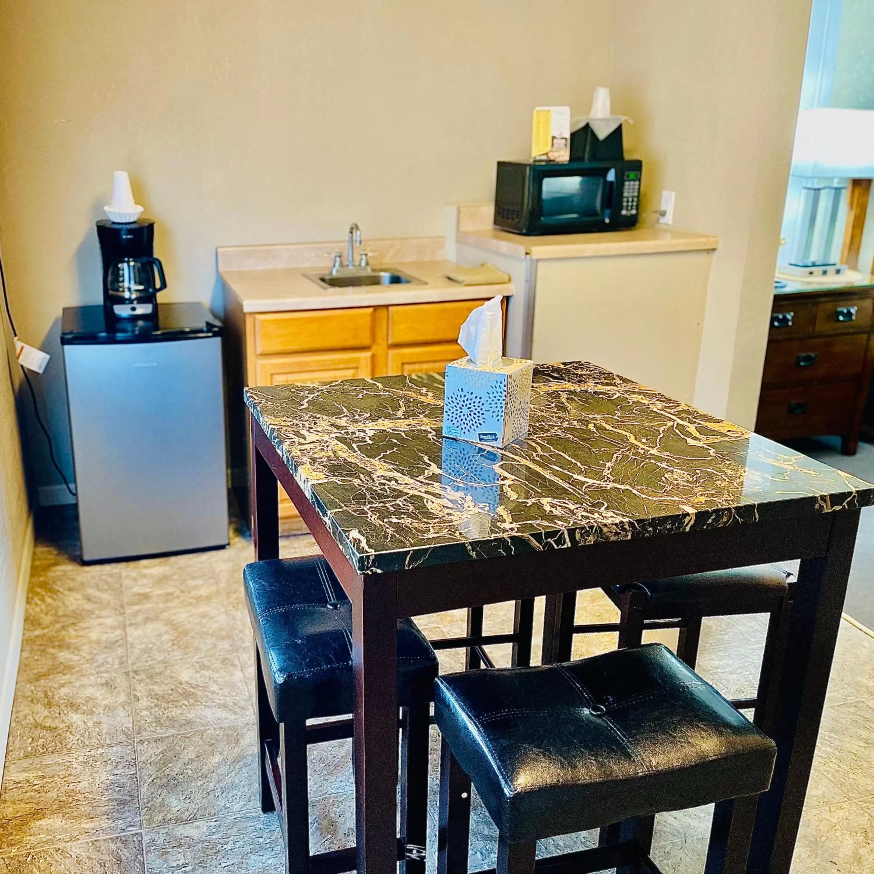 Dining area in Sage N Sand Motel