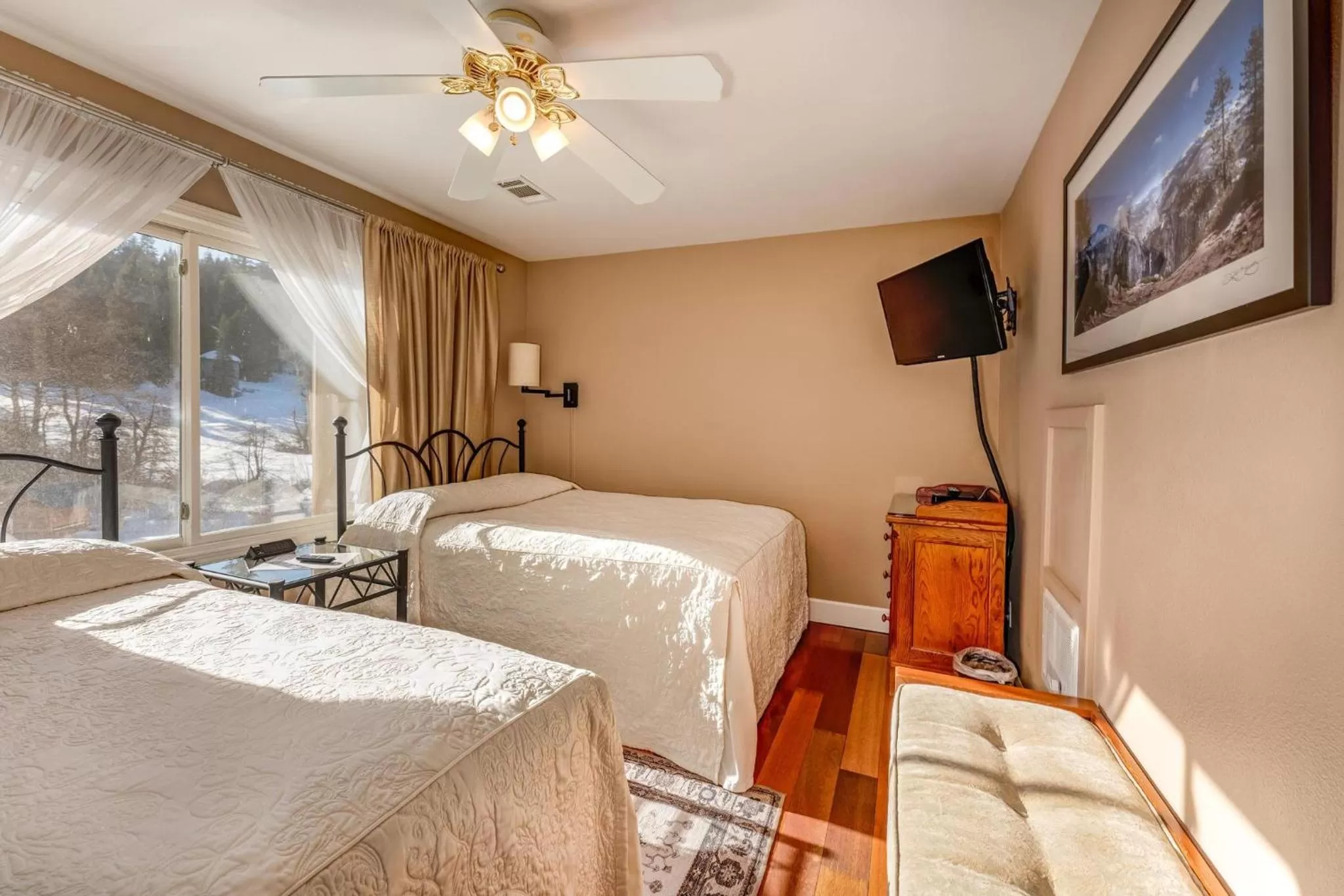 Bedroom, Bed in Big Creek Inn