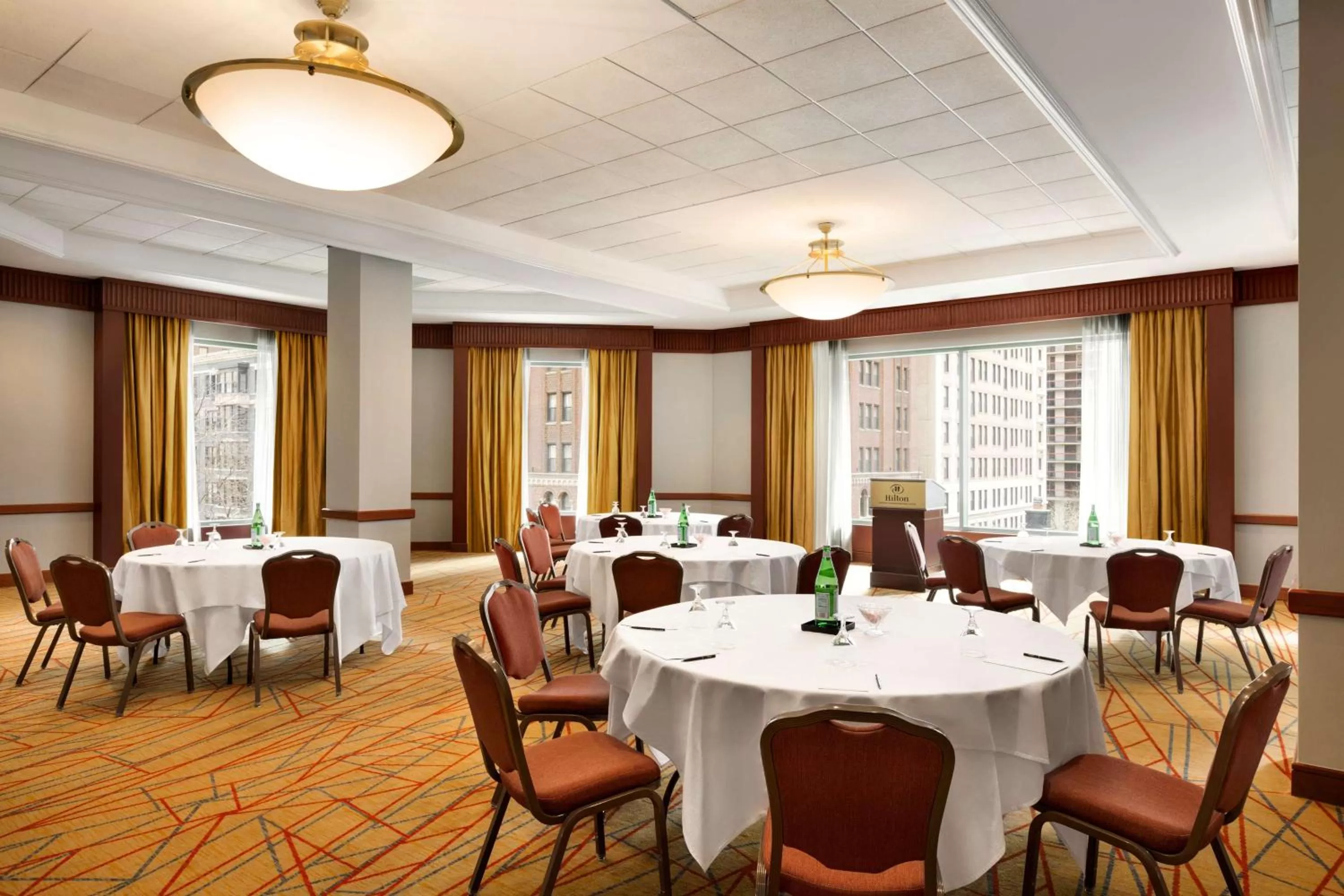 Meeting/conference room in Hilton Chicago Magnificent Mile Suites