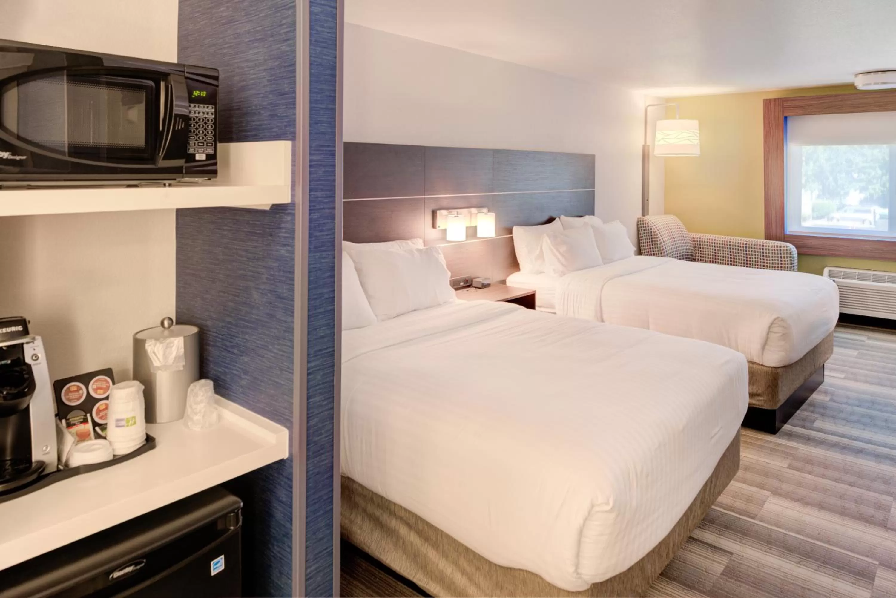 Photo of the whole room, Bed in Holiday Inn Express Newberg - Wine Country by IHG