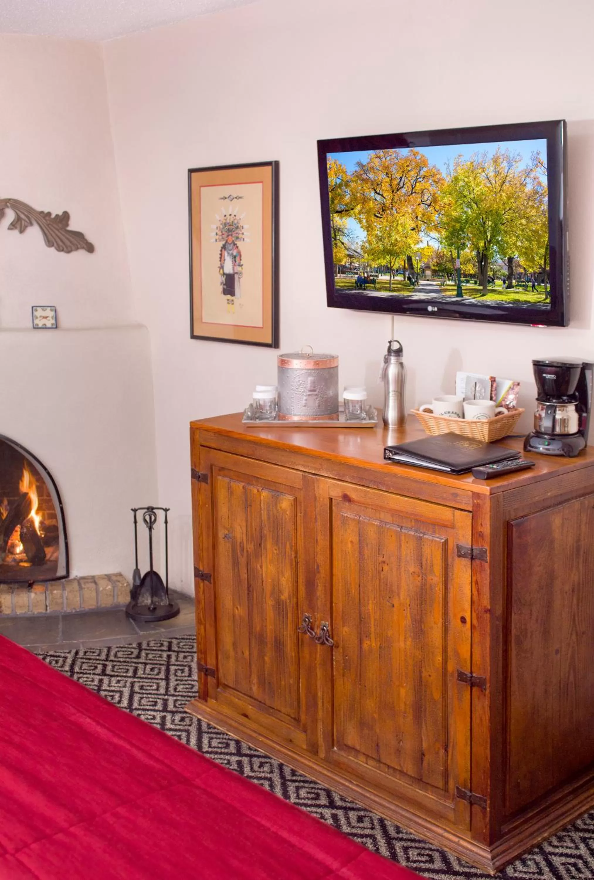 TV and multimedia in Inn of the Governors