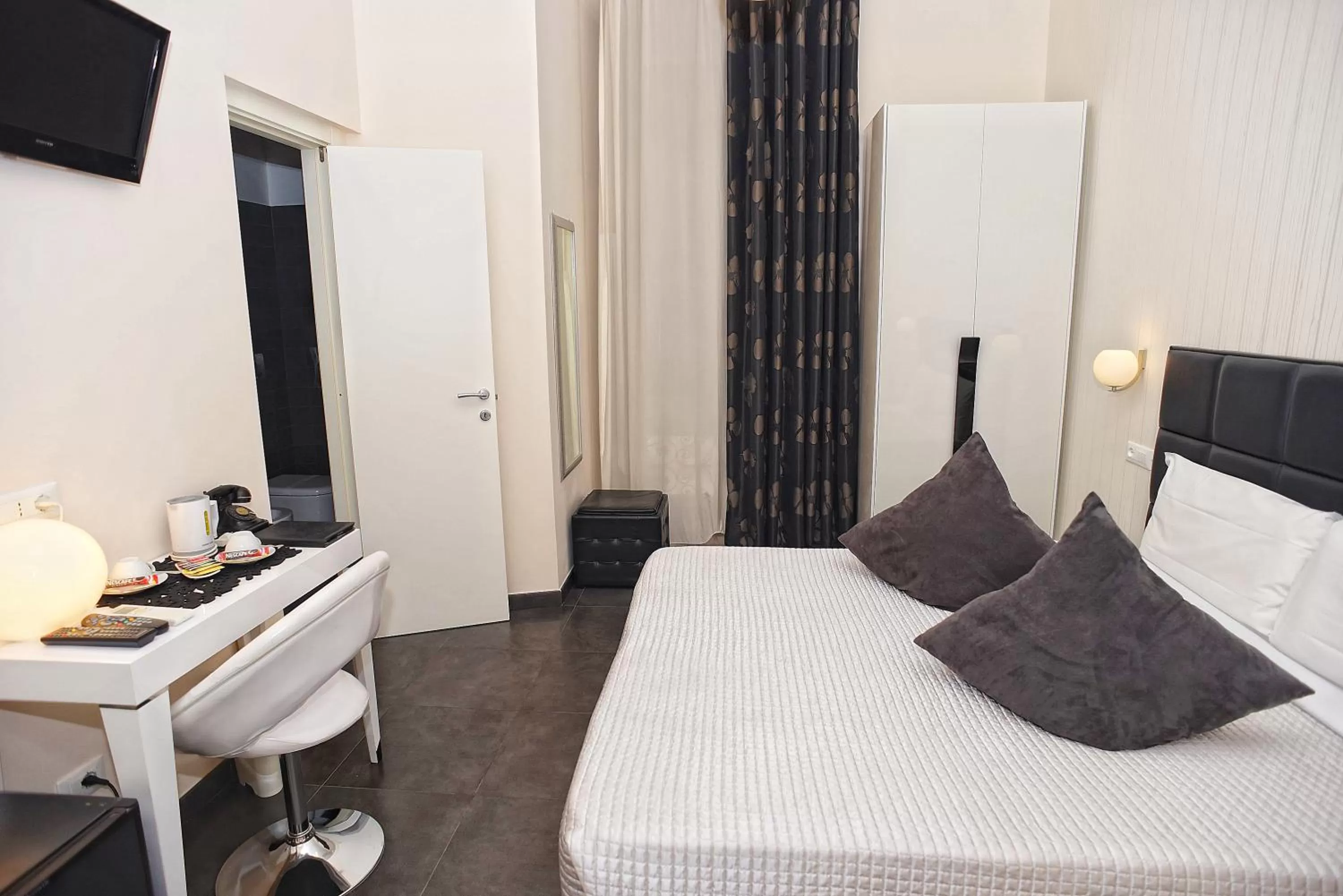 Bedroom, Bed in Deko Rome