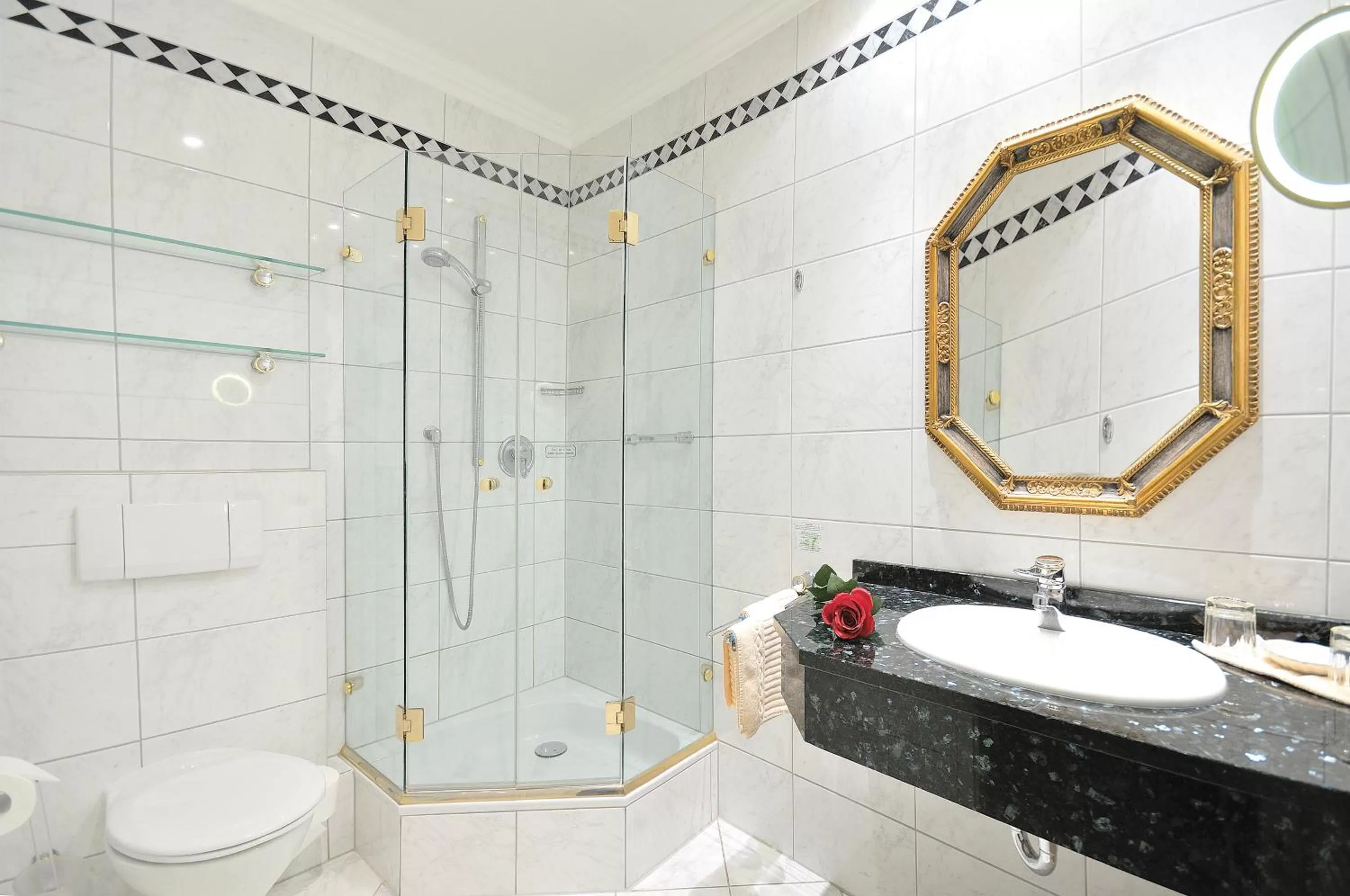 Photo of the whole room, Bathroom in Hotel Residenz am Rosengarten