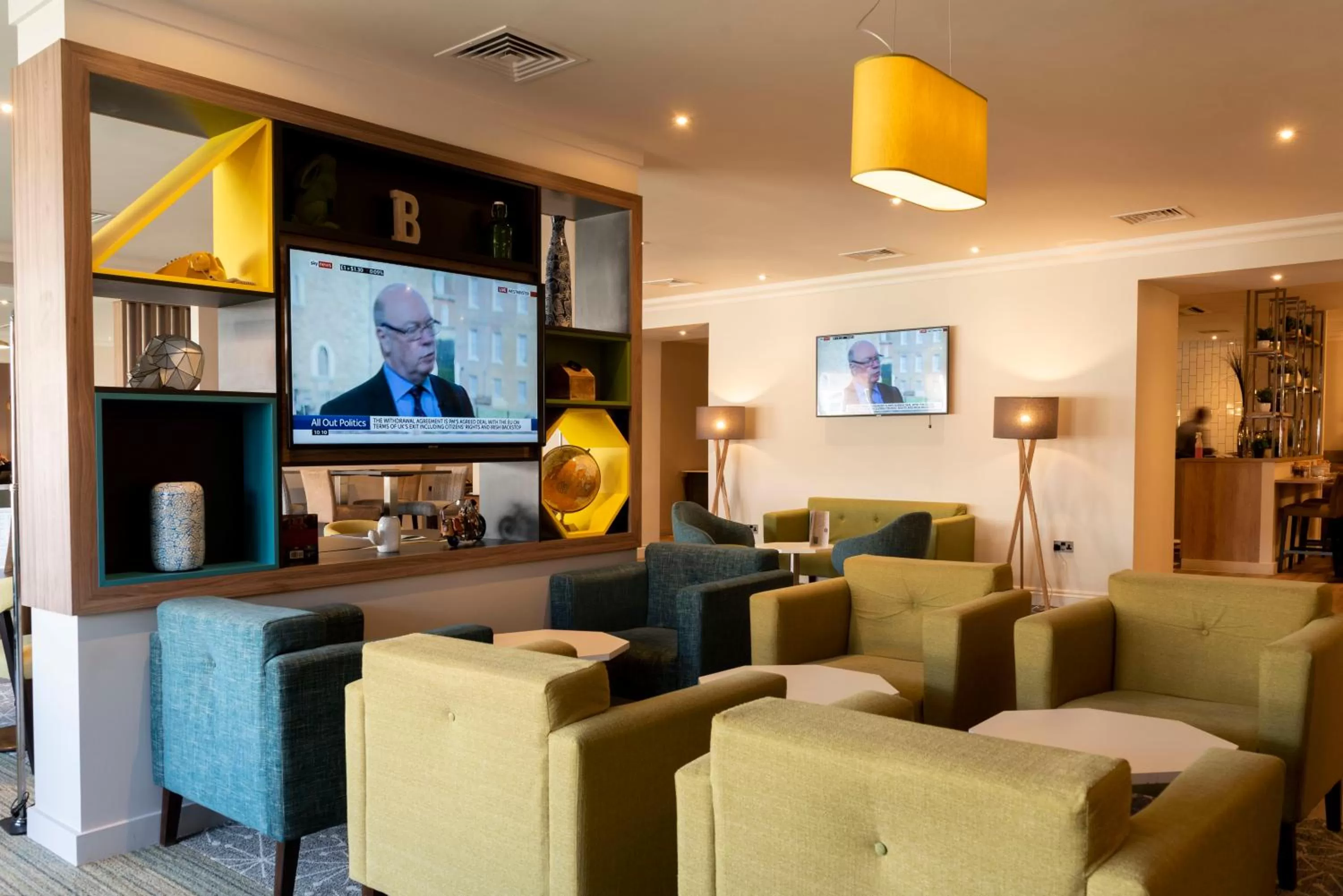 Lounge or bar in Holiday Inn Birmingham M6, Jct7 by IHG