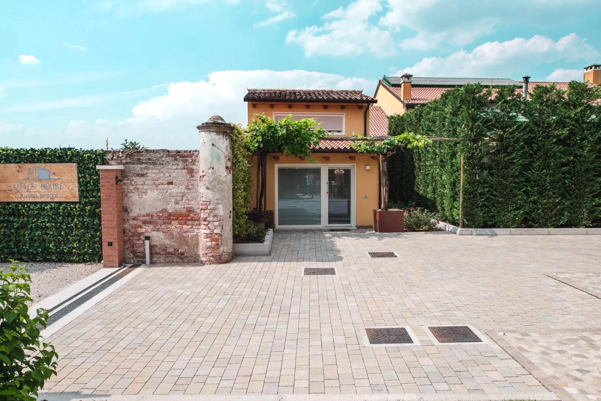 Coffee/tea facilities in Little House