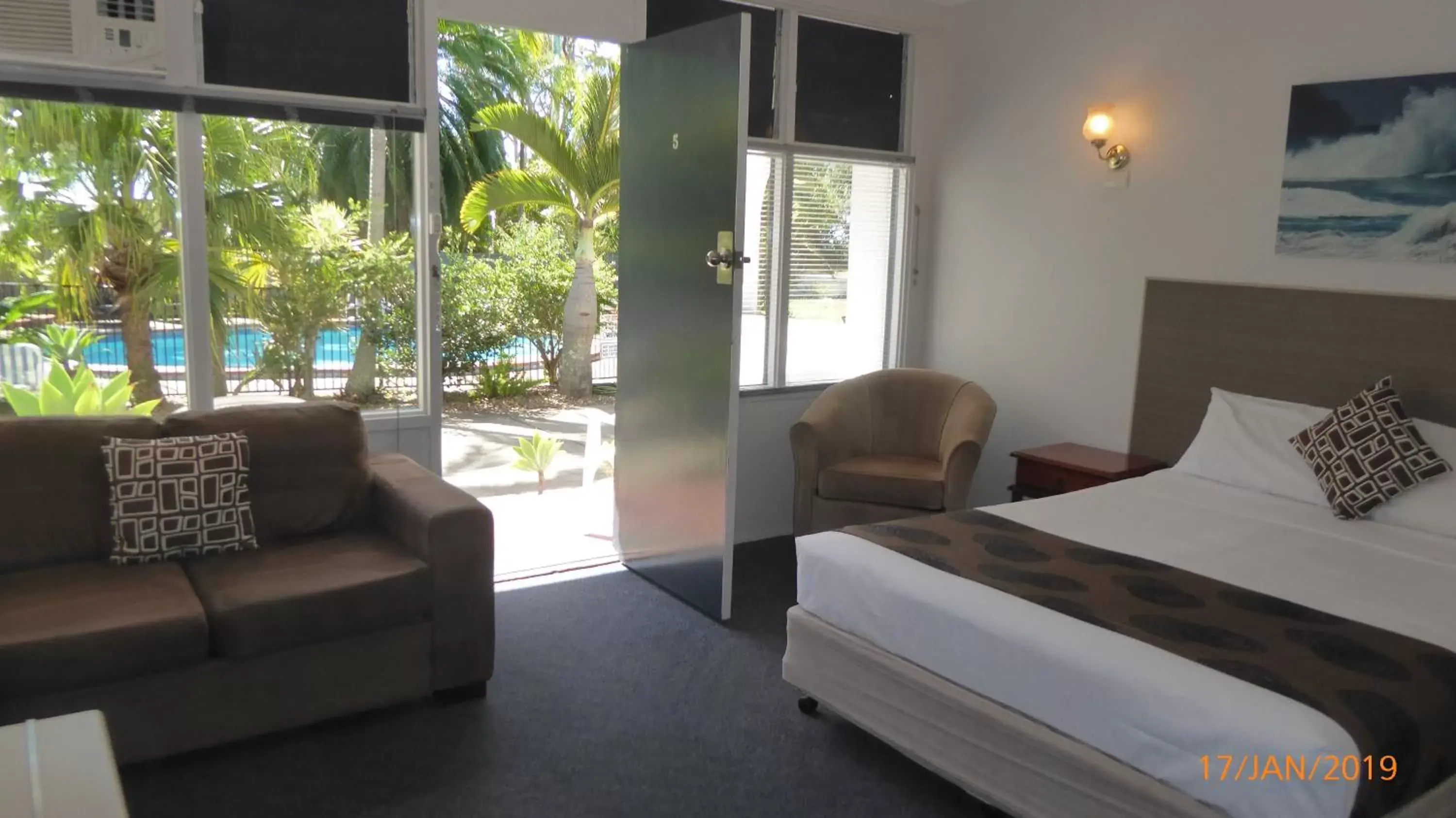 Standard Suite in Tower Court Motel - adults only haven Standard Suite in Tower Court Motel - adults only haven