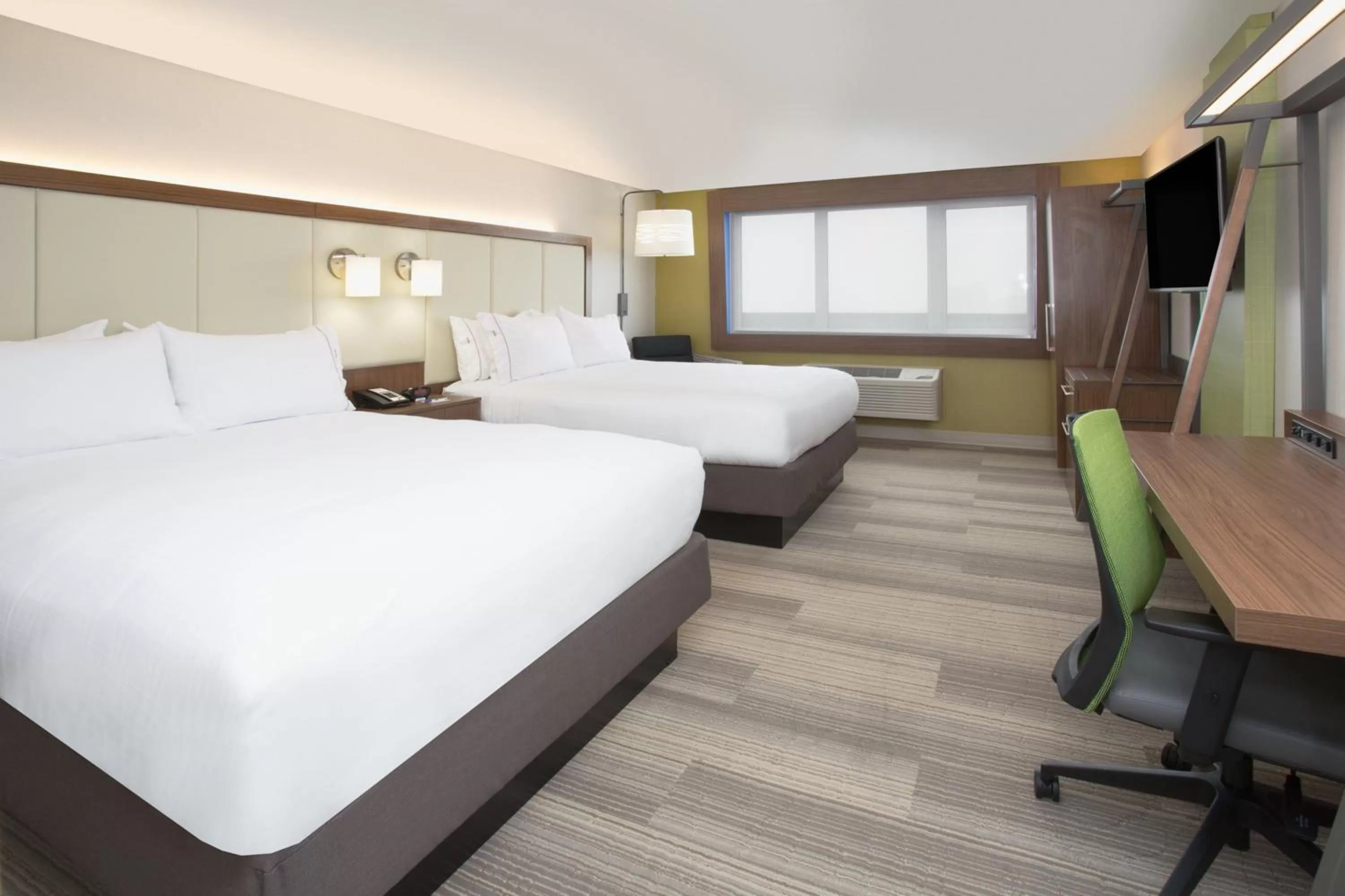 Photo of the whole room, Bed in Holiday Inn Express & Suites - Millersburg by IHG