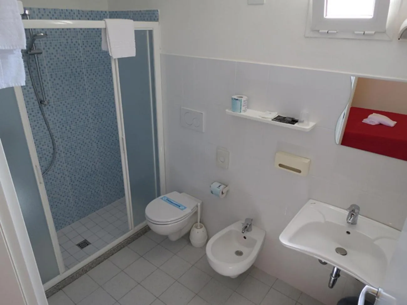 Shower in Hotel Gemini