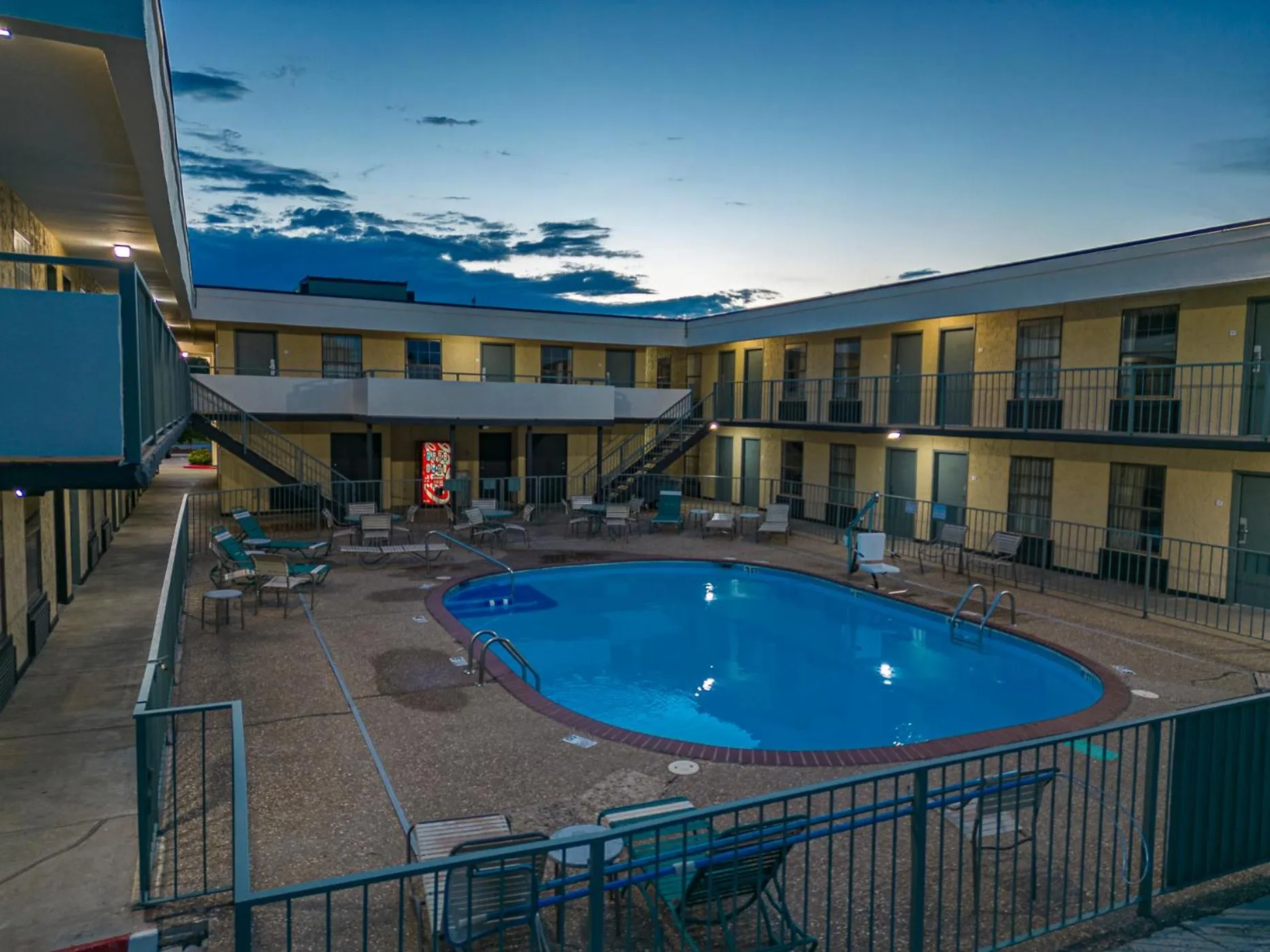 Swimming pool in Quality Inn