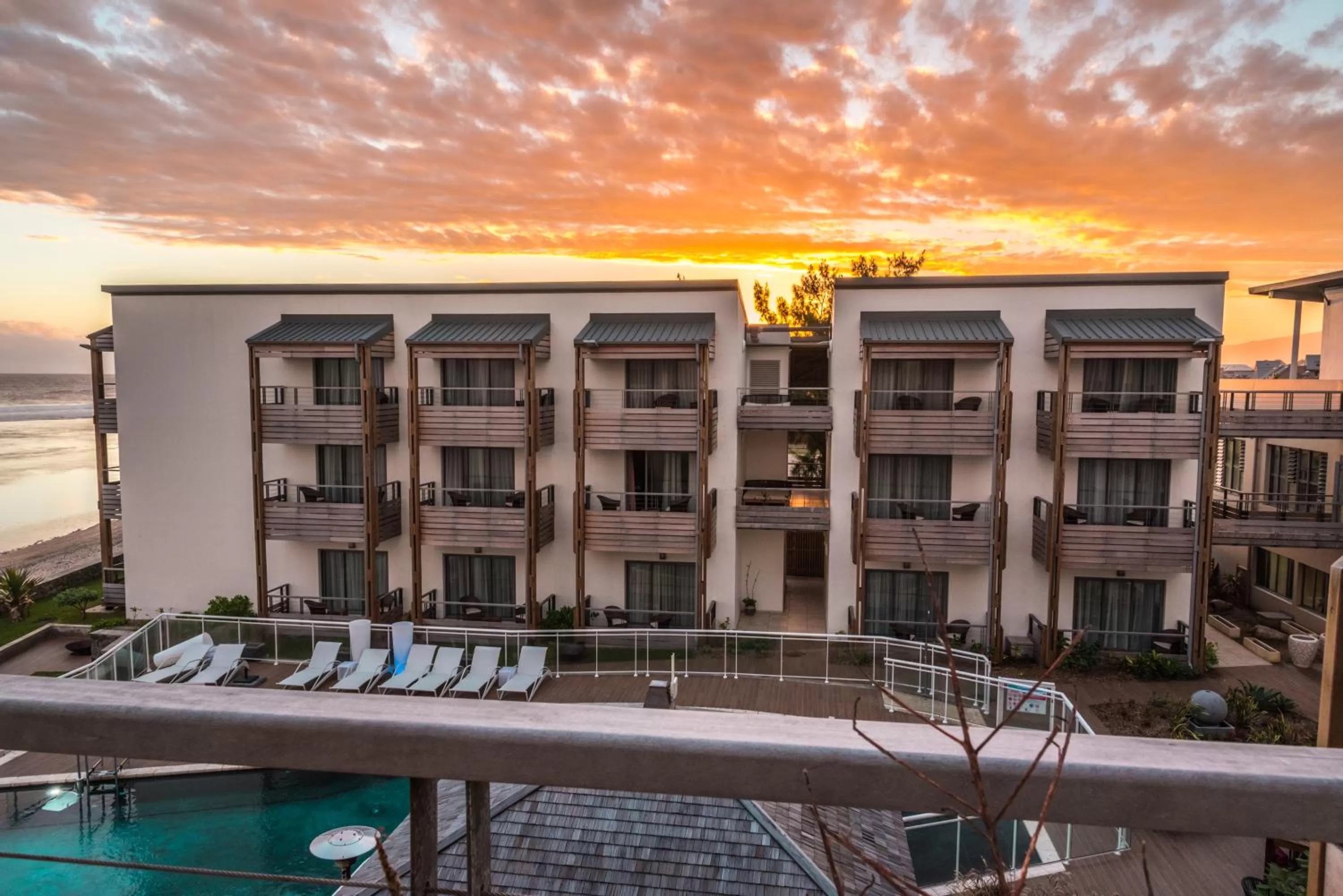 Property building in Le Battant Des Lames