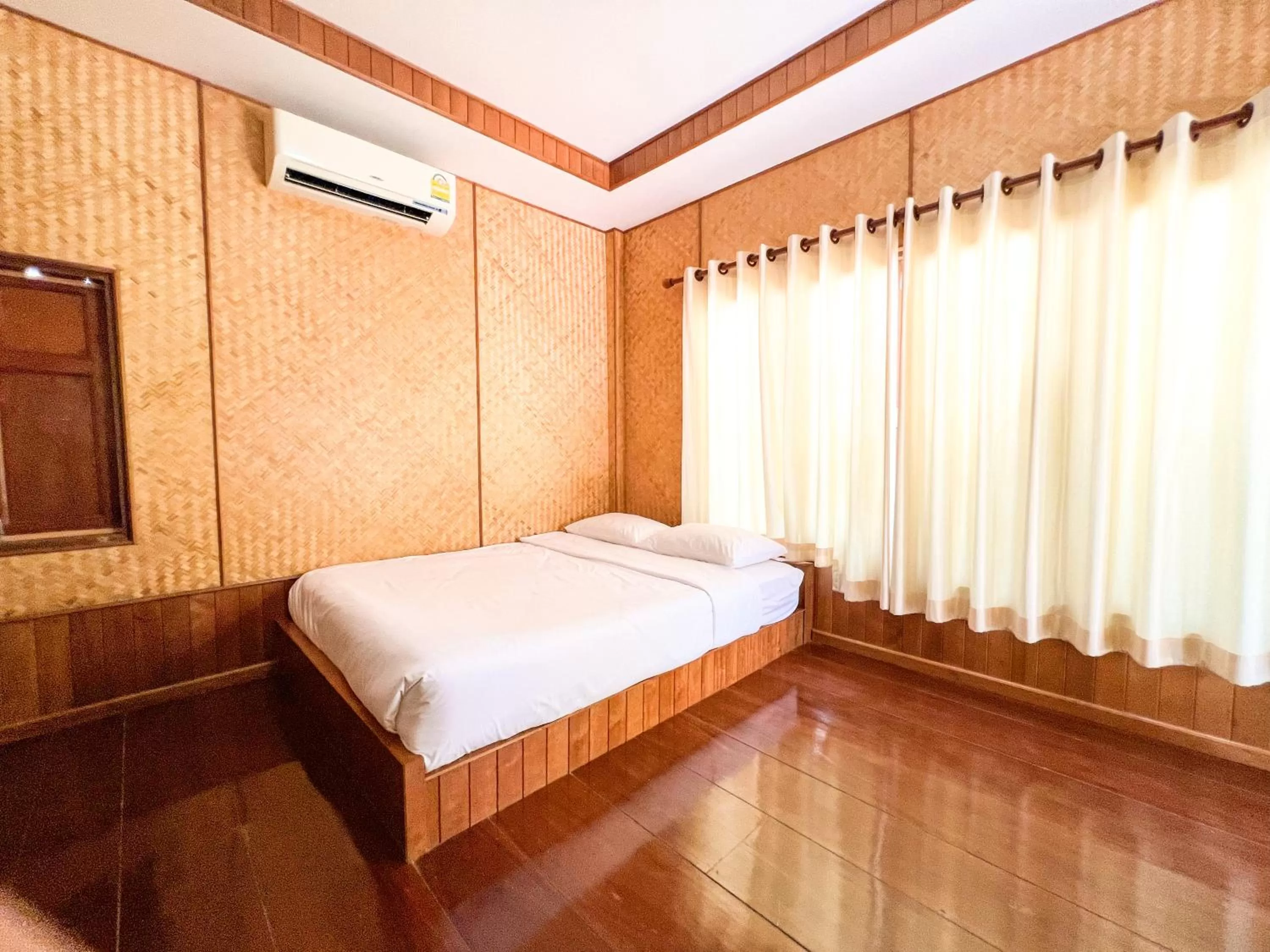 Bed in Baan Siriporn Resort - โรงแรมบ้านศิริพร รีสอร์ท