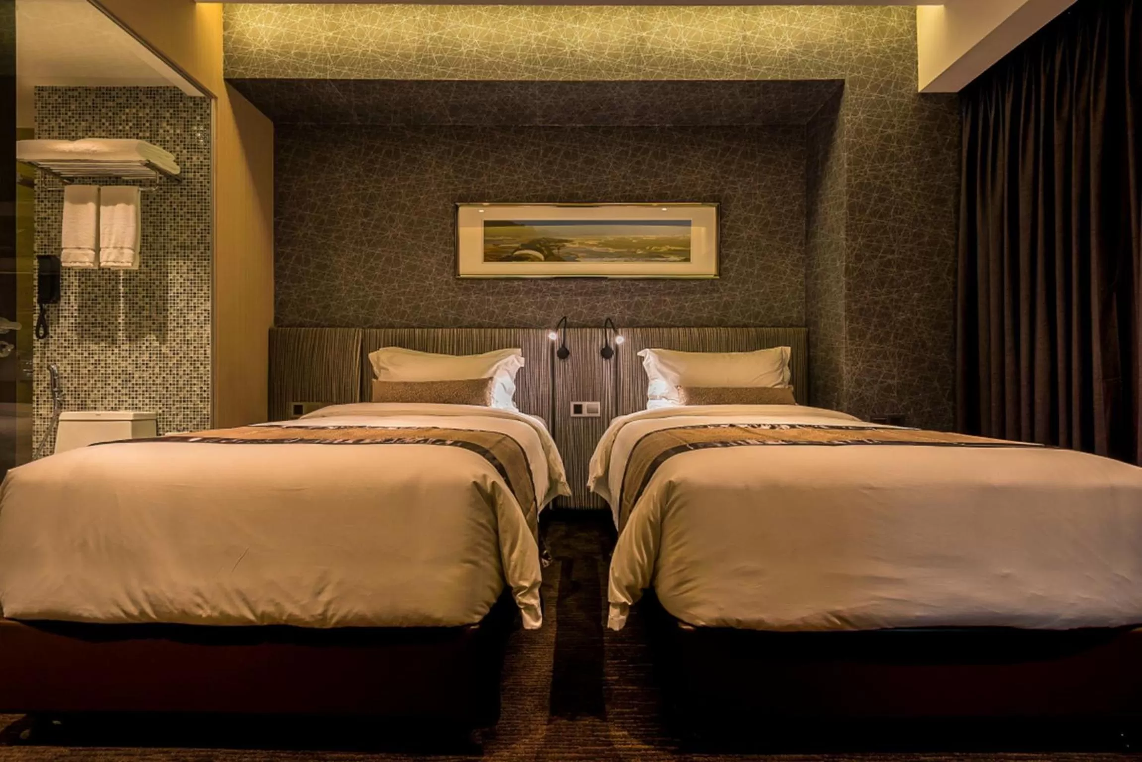 Bed in Best Western Plus Maple Leaf