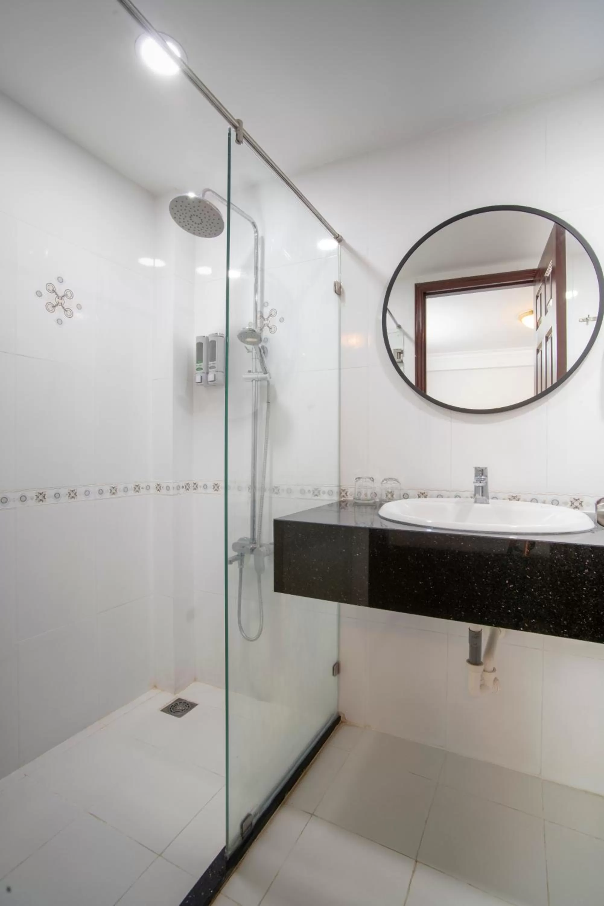 Shower in SAZI BEN THANH Hotel HCM